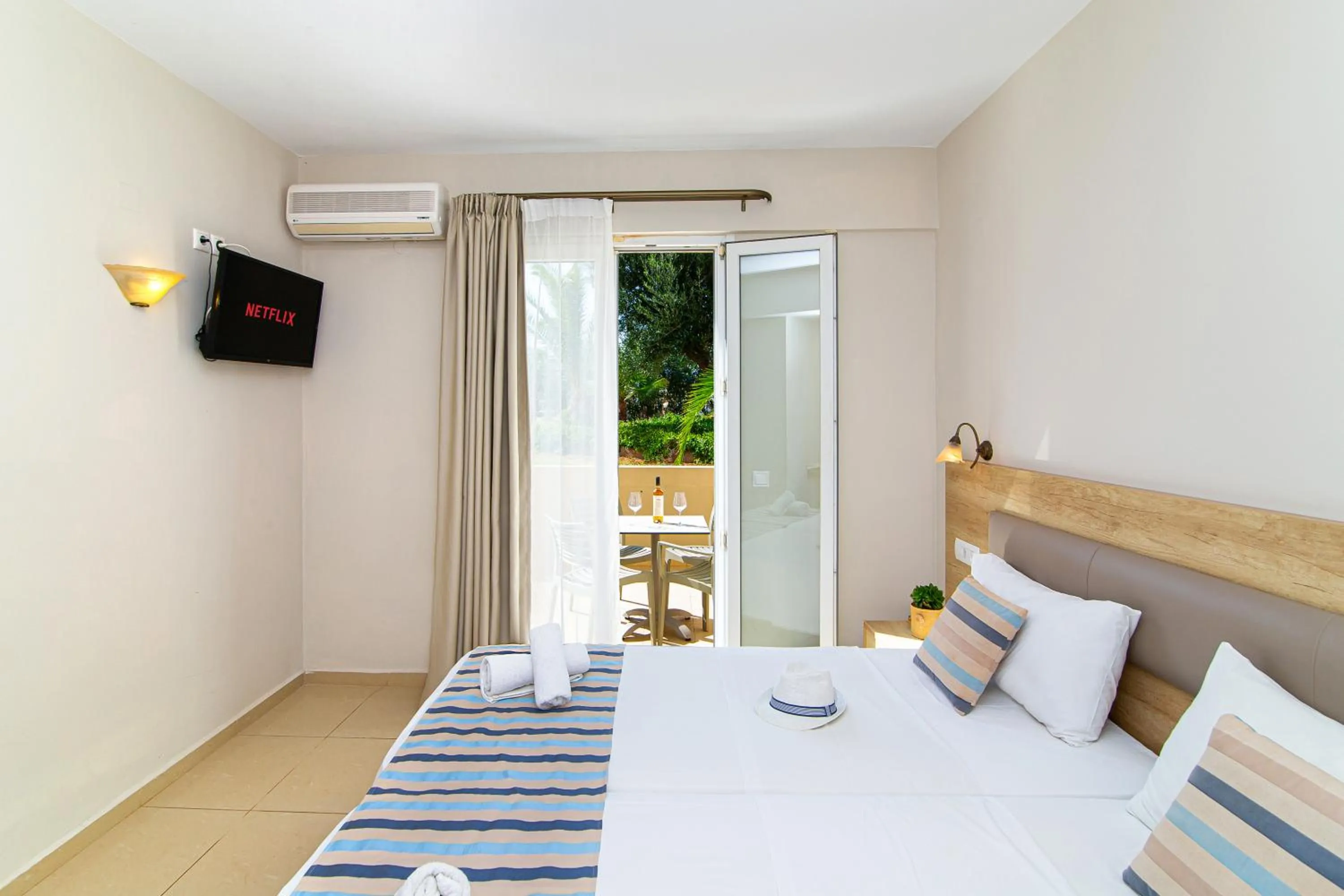 Bedroom, Bed in Theo Star Beach Hotel