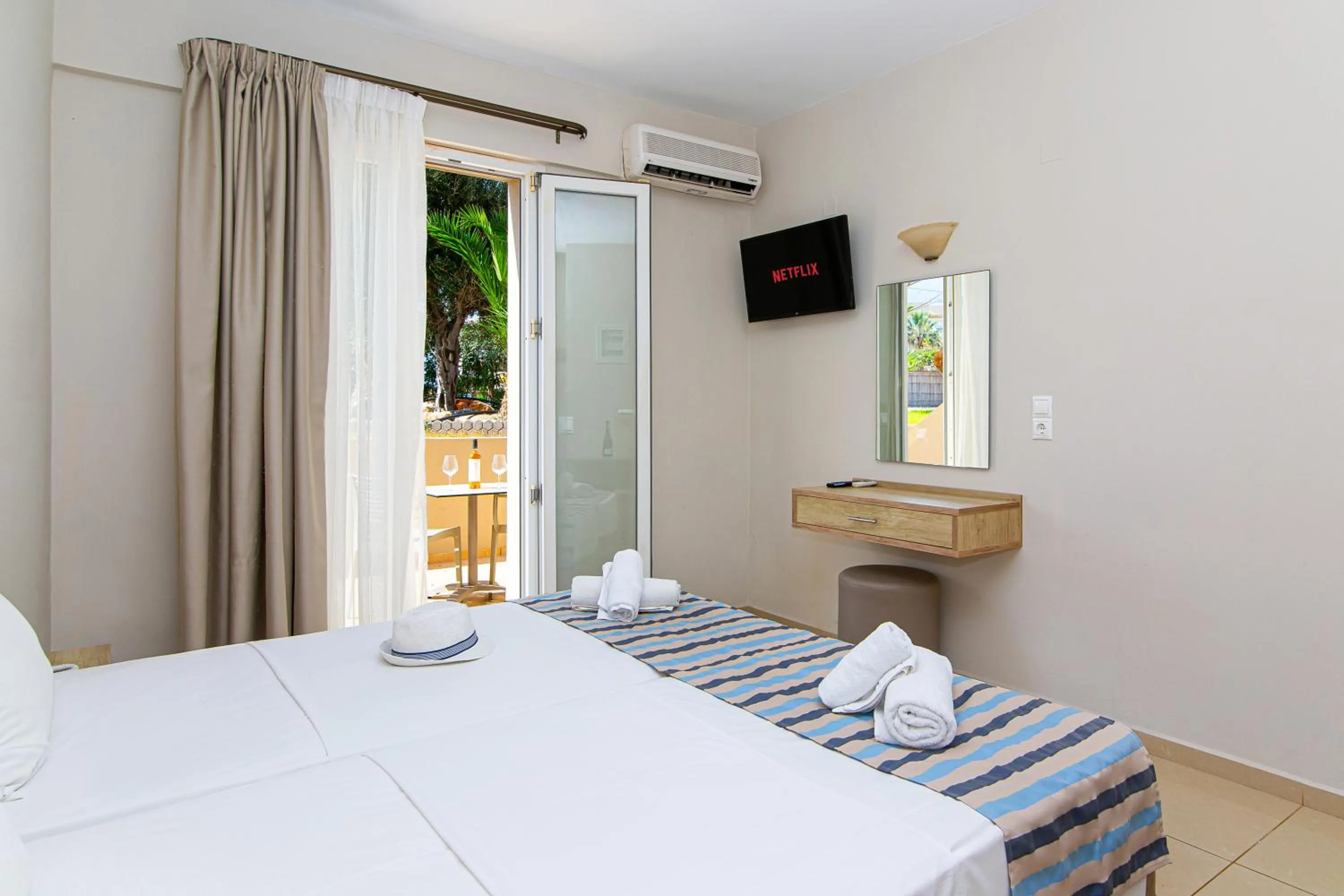 Bedroom, Bed in Theo Star Beach Hotel