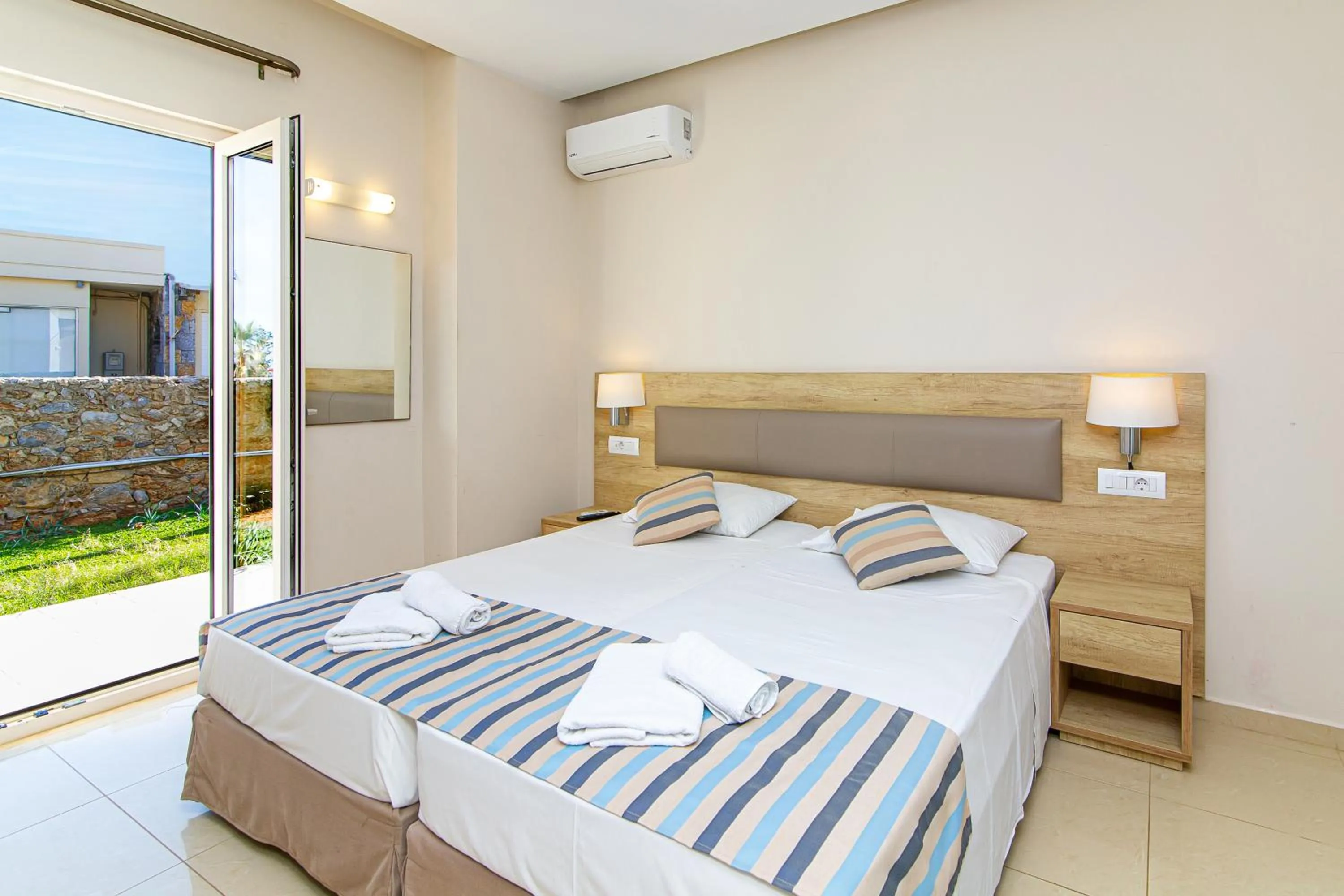 Bedroom, Bed in Theo Star Beach Hotel