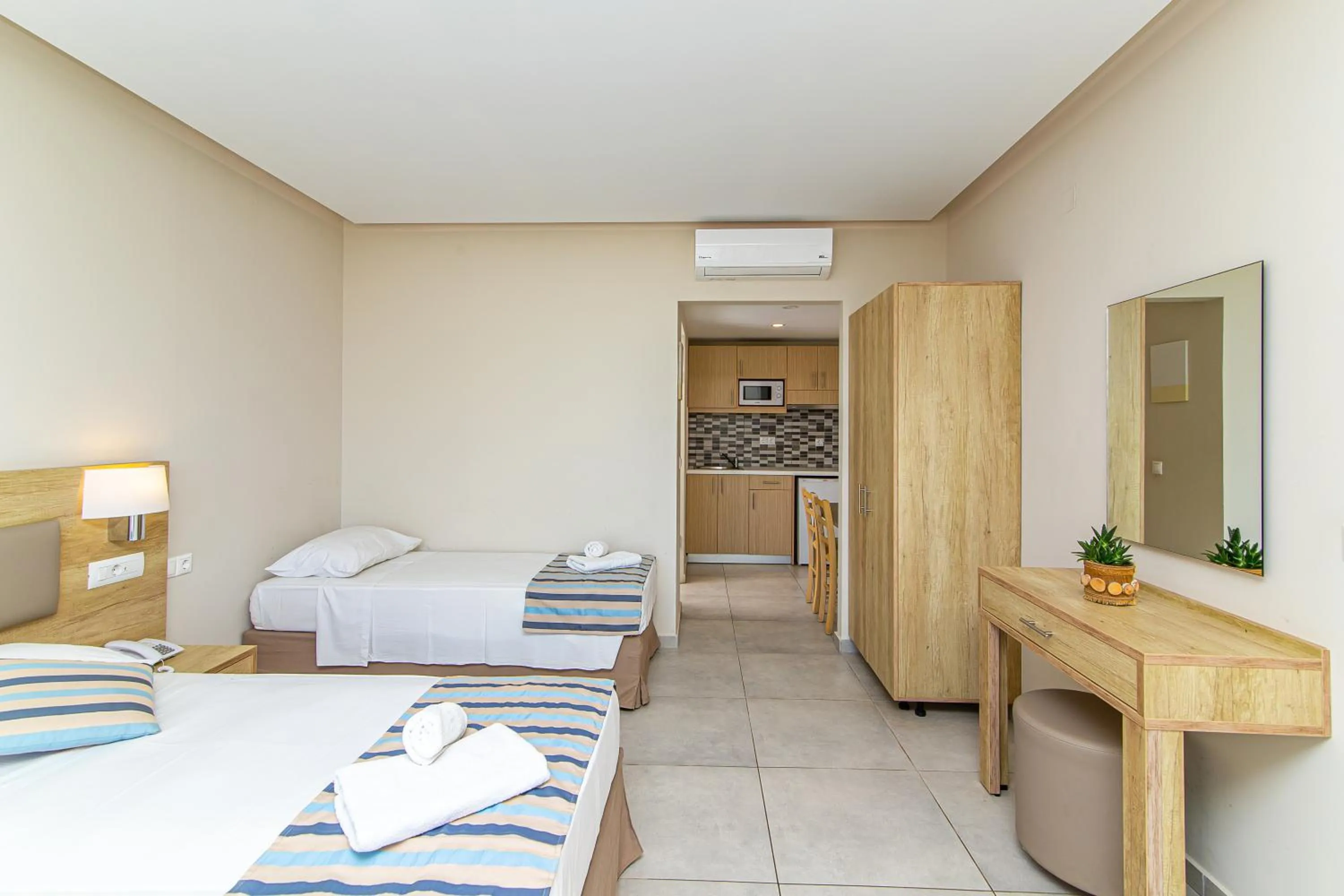 Kitchen or kitchenette, Bed in Theo Star Beach Hotel