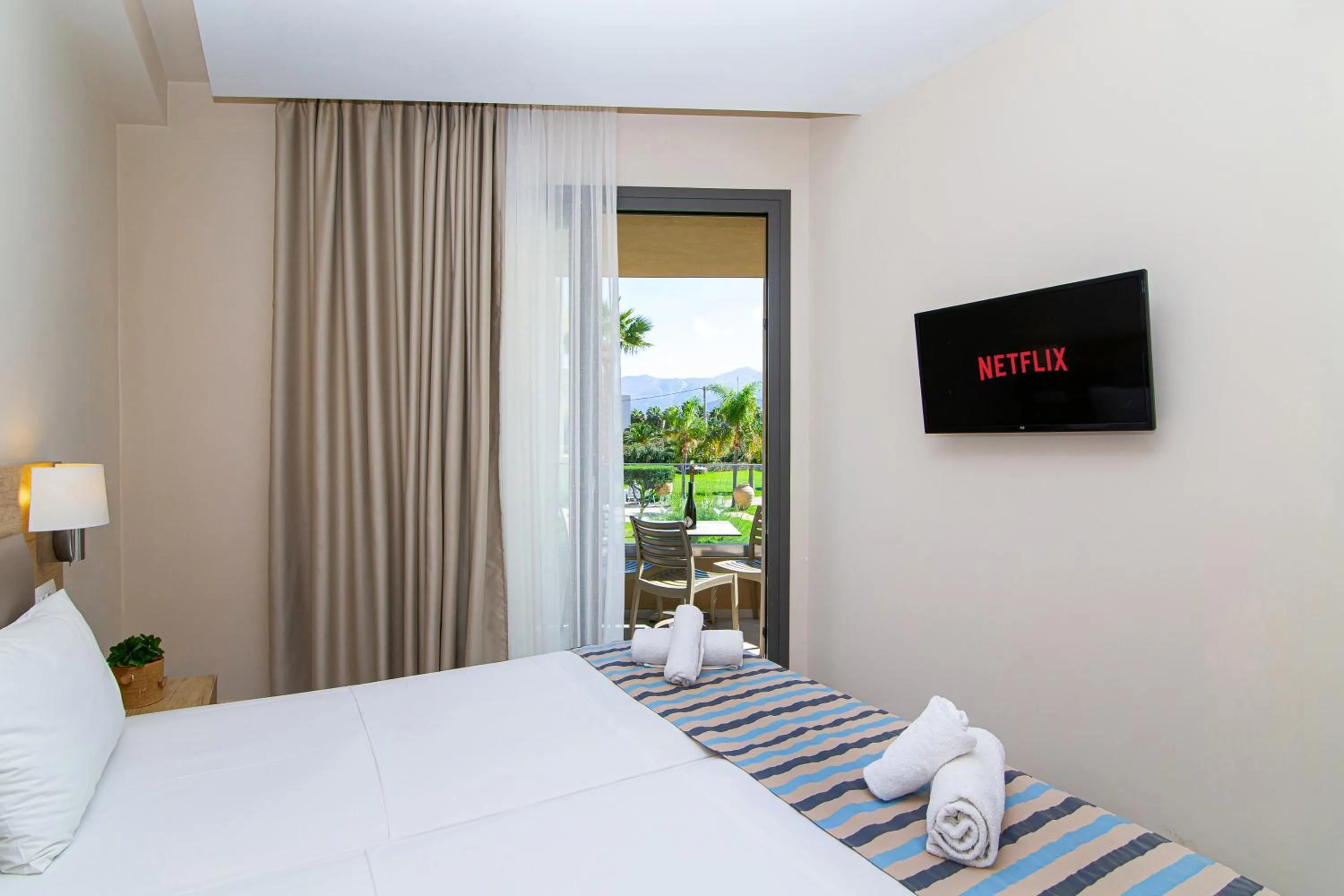 Bedroom, Bed in Theo Star Beach Hotel