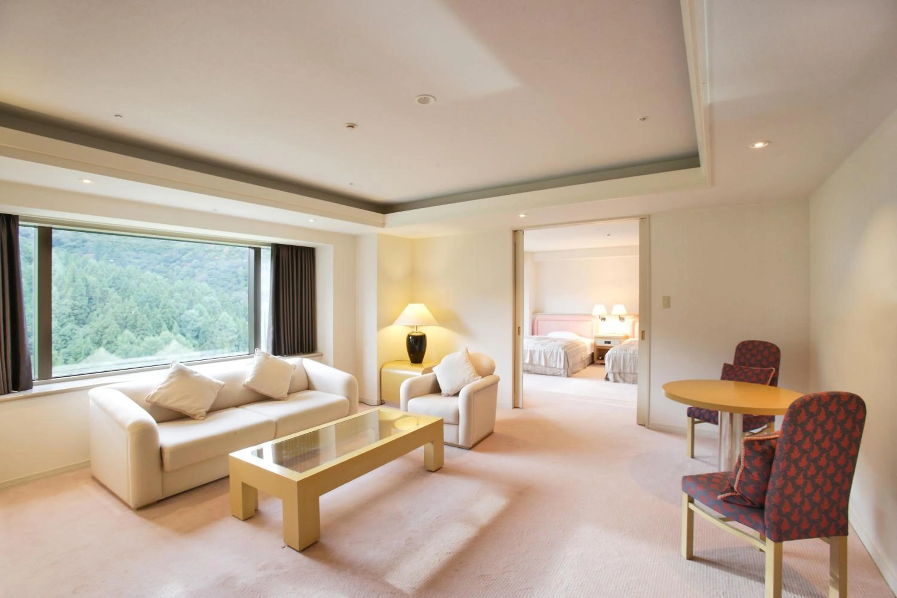 Living room, Bed in NASPA New Otani