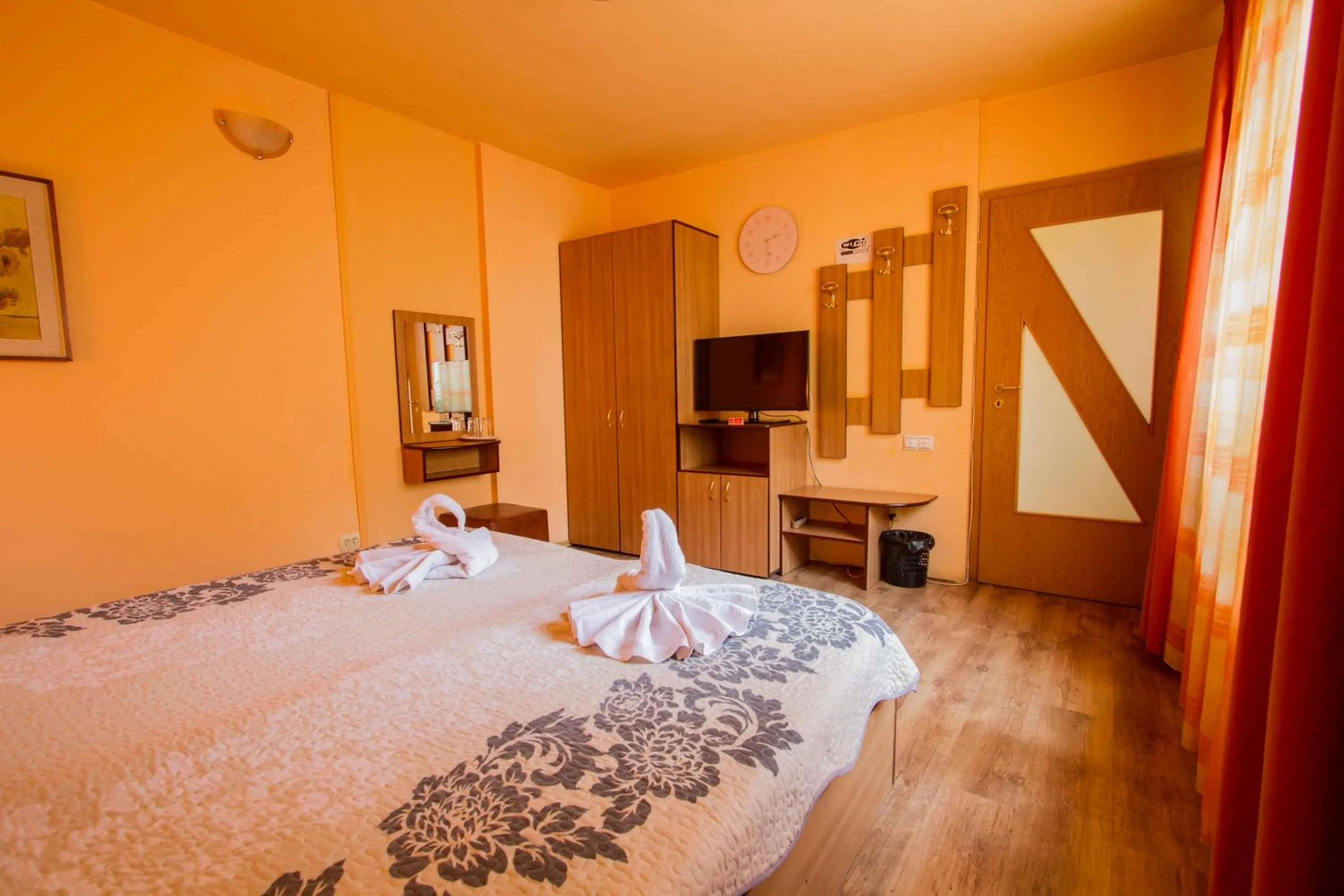 Photo of the whole room, Bed in Pension Casa Timar