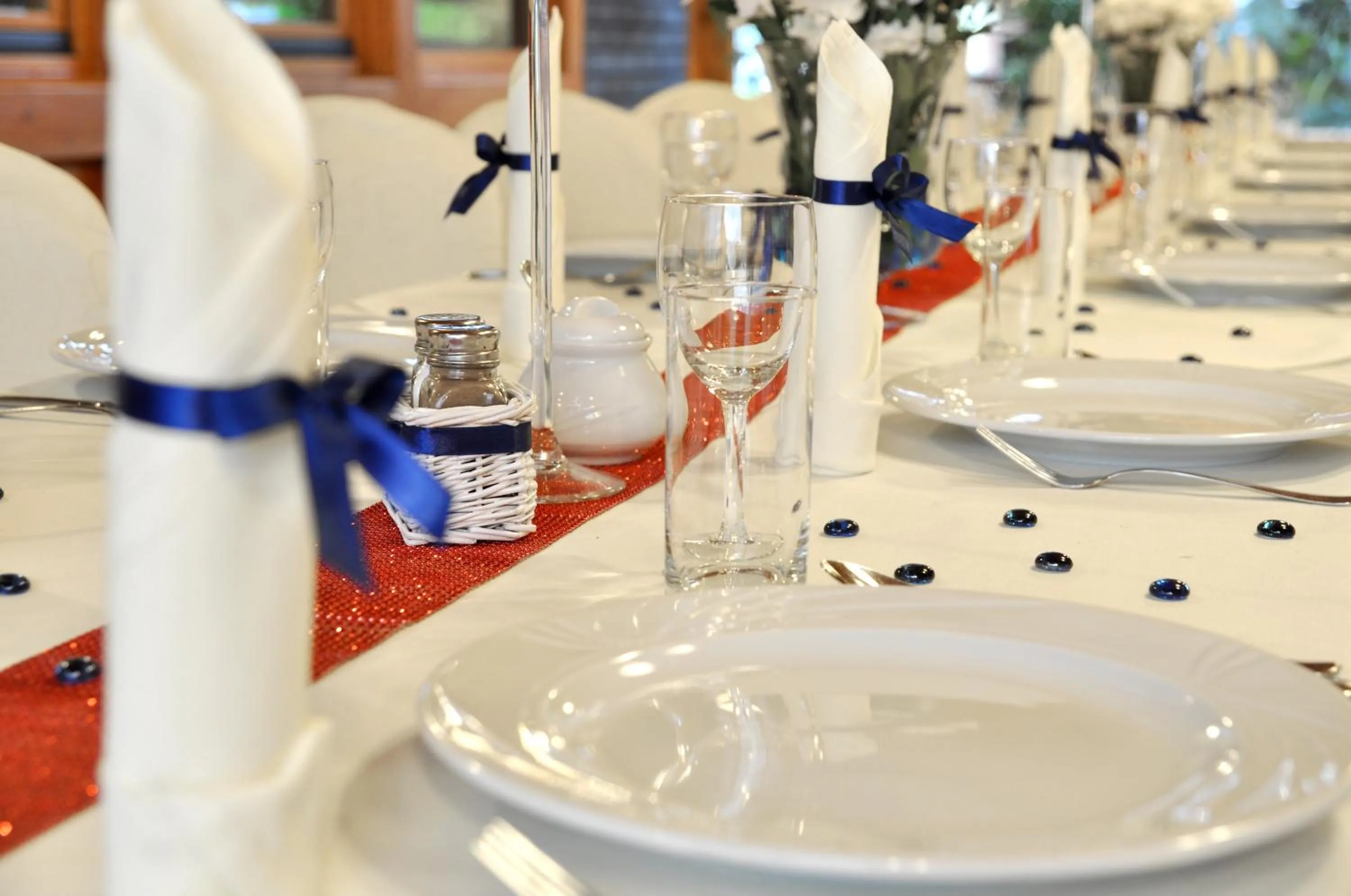 Restaurant/places to eat in Ahotel