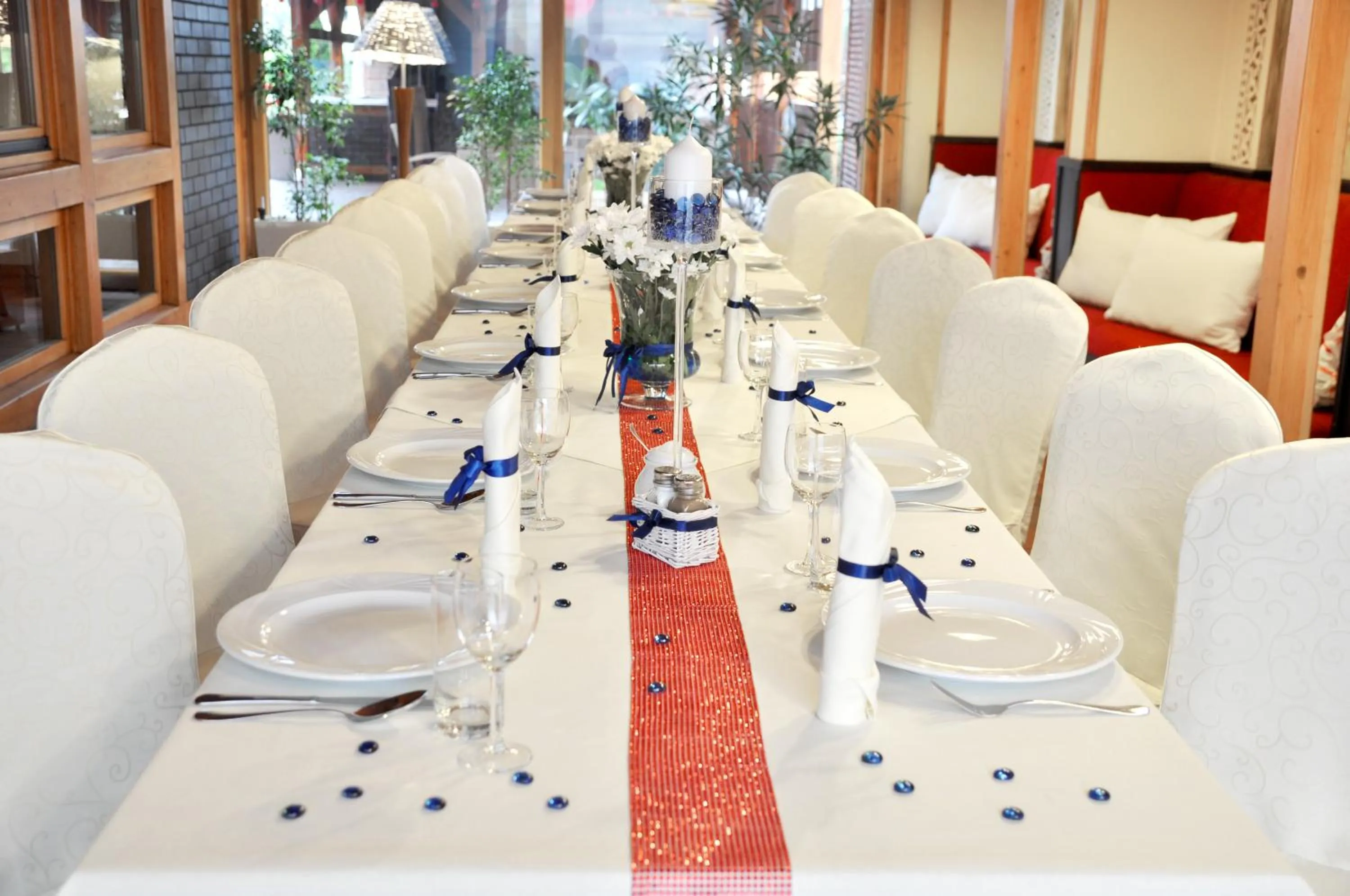 Restaurant/places to eat in Ahotel