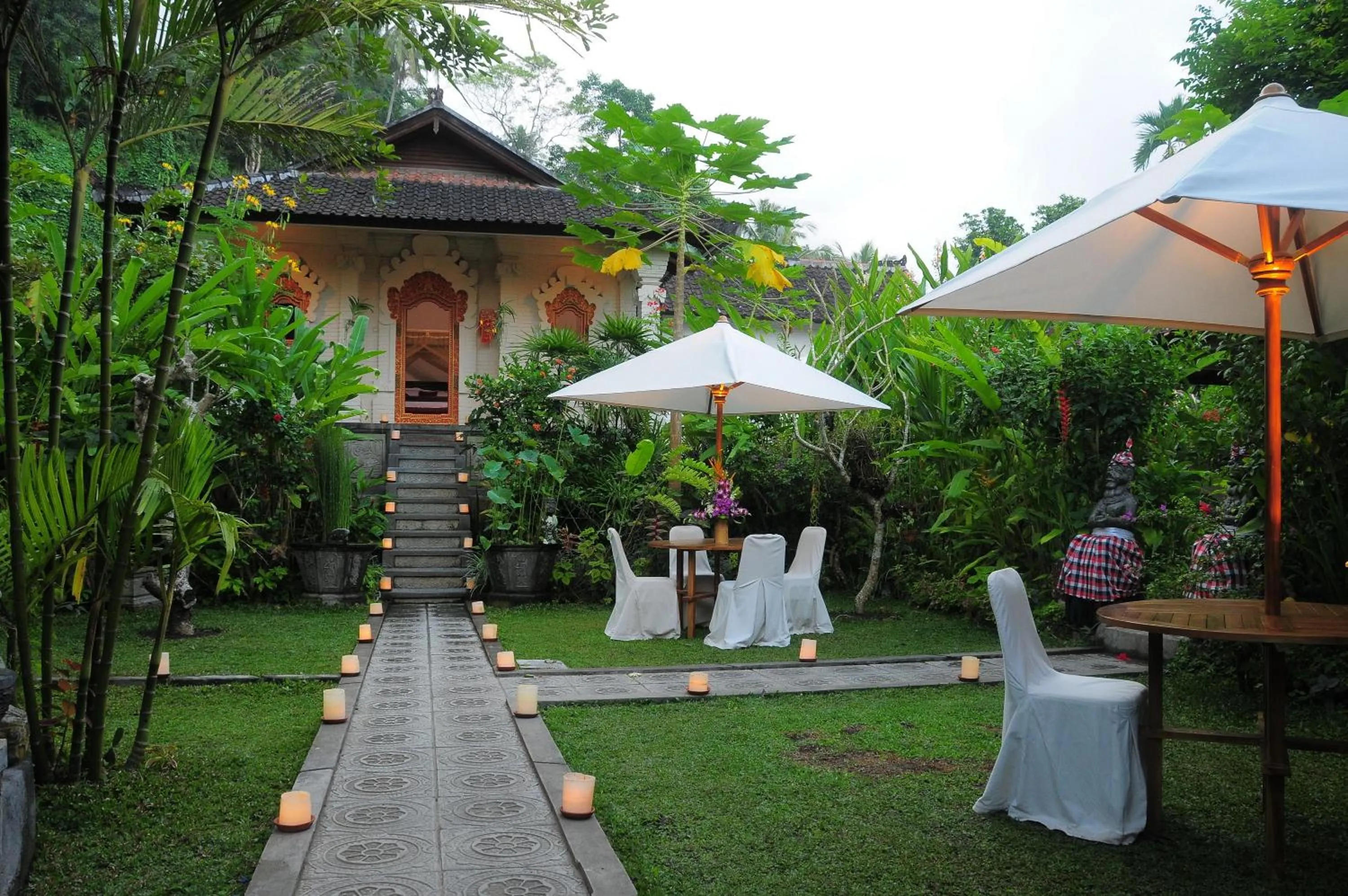 Balcony/Terrace in Tirta Ayu Hotel and Restaurant