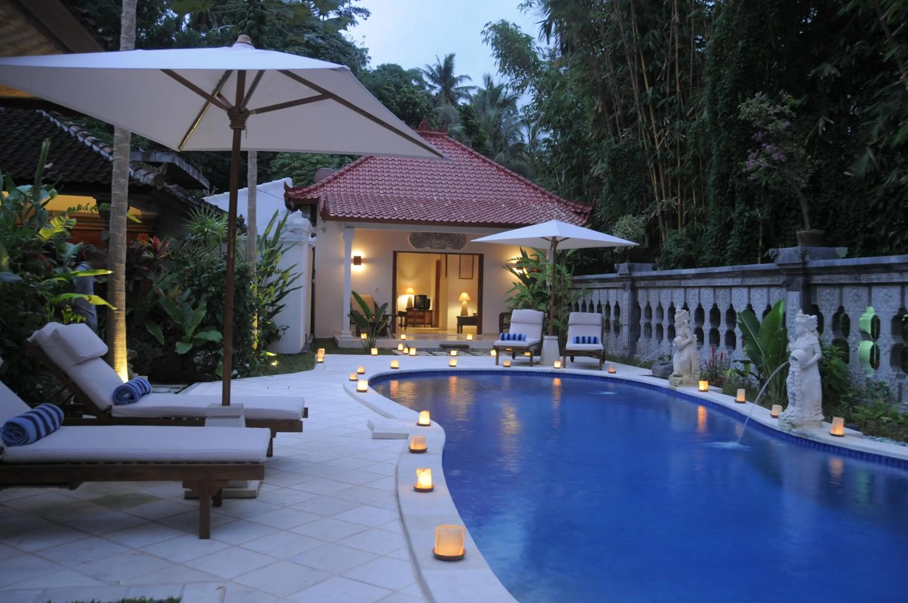 Swimming pool in Tirta Ayu Hotel and Restaurant