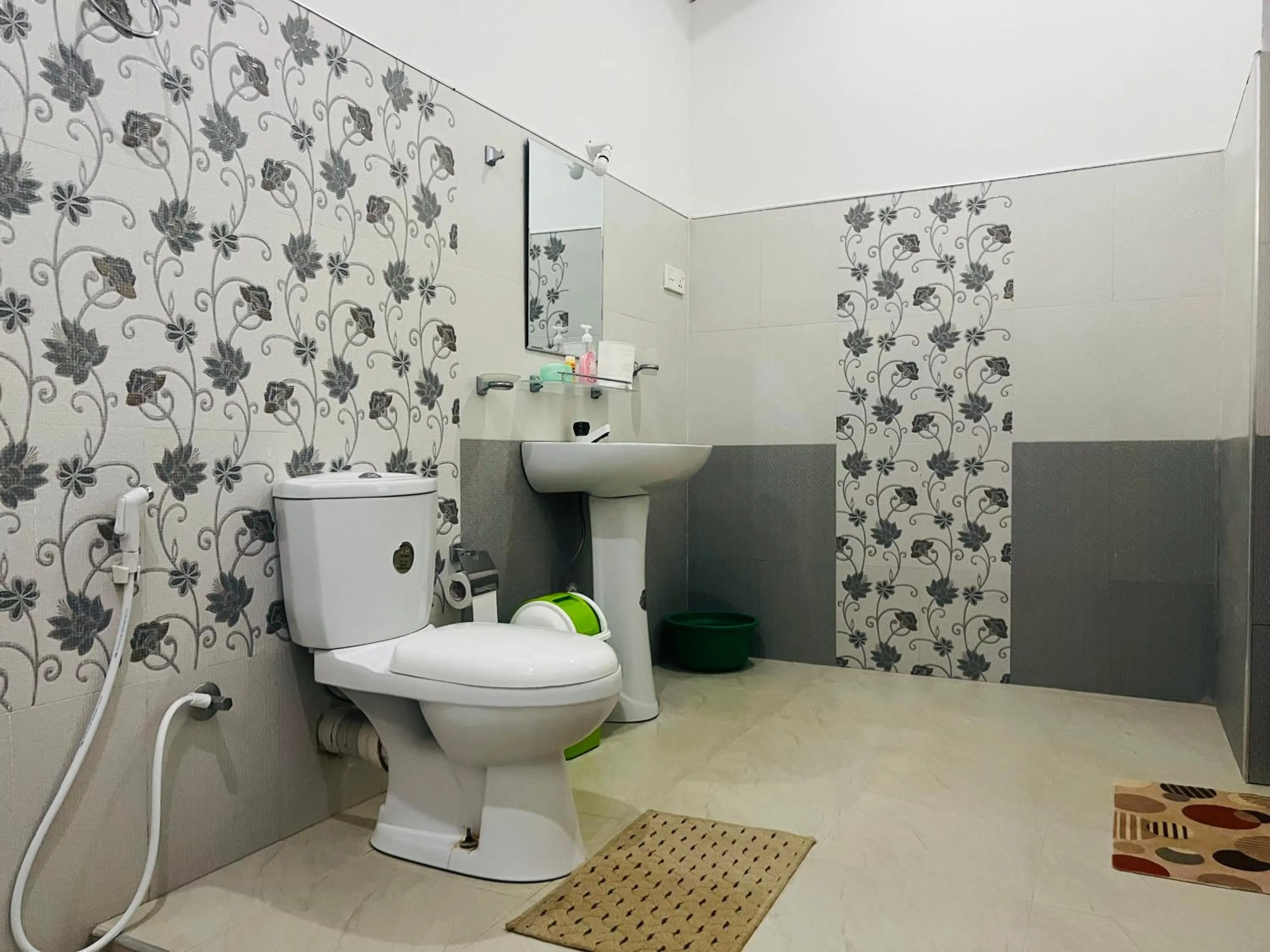 Toilet in Harini Villa