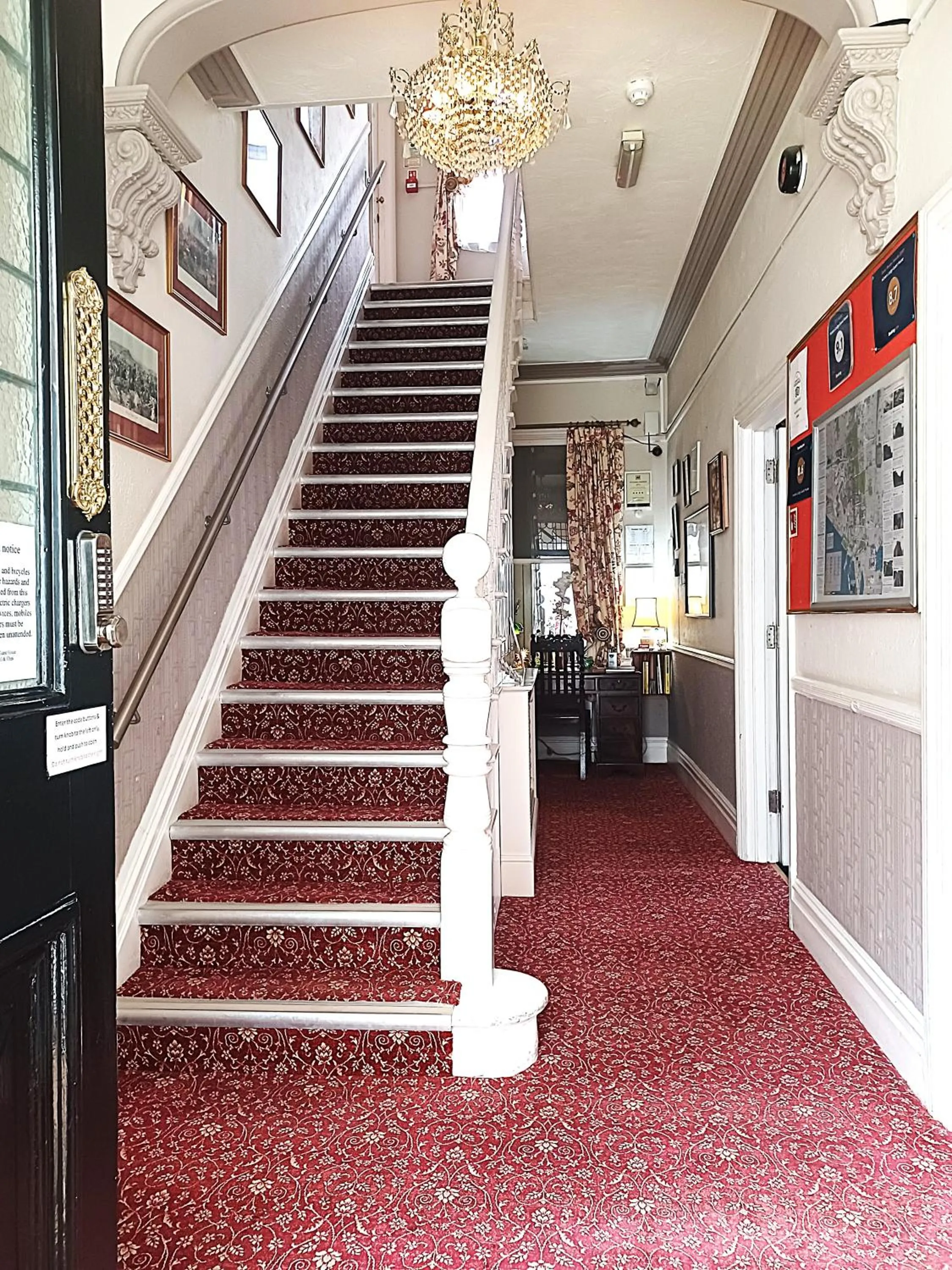 Facade/entrance in Hunters Lodge Guest House