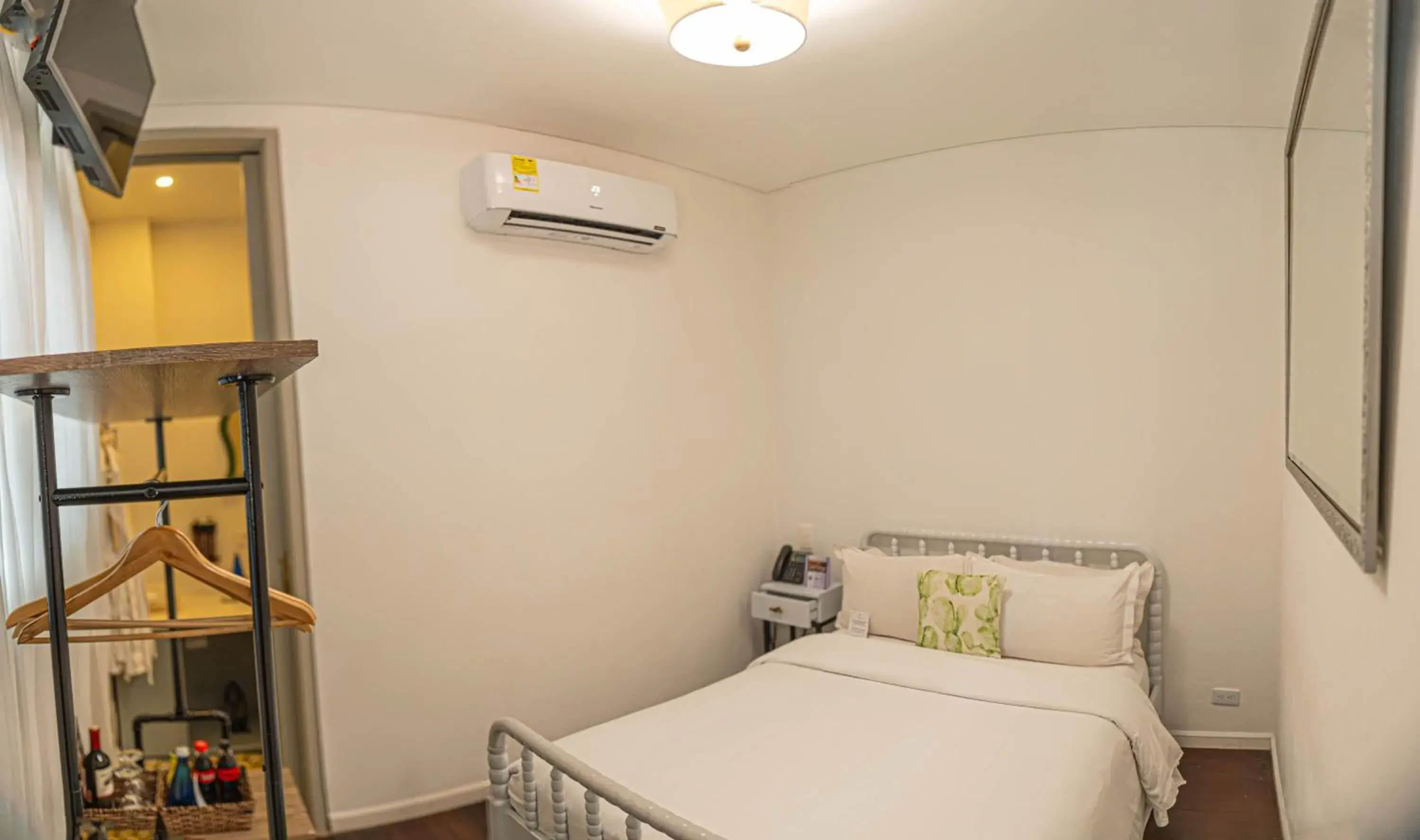 Basic Double Room in Hotel Monaguillo de Getsemaní Basic Double Room in Hotel Monaguillo de Getsemaní