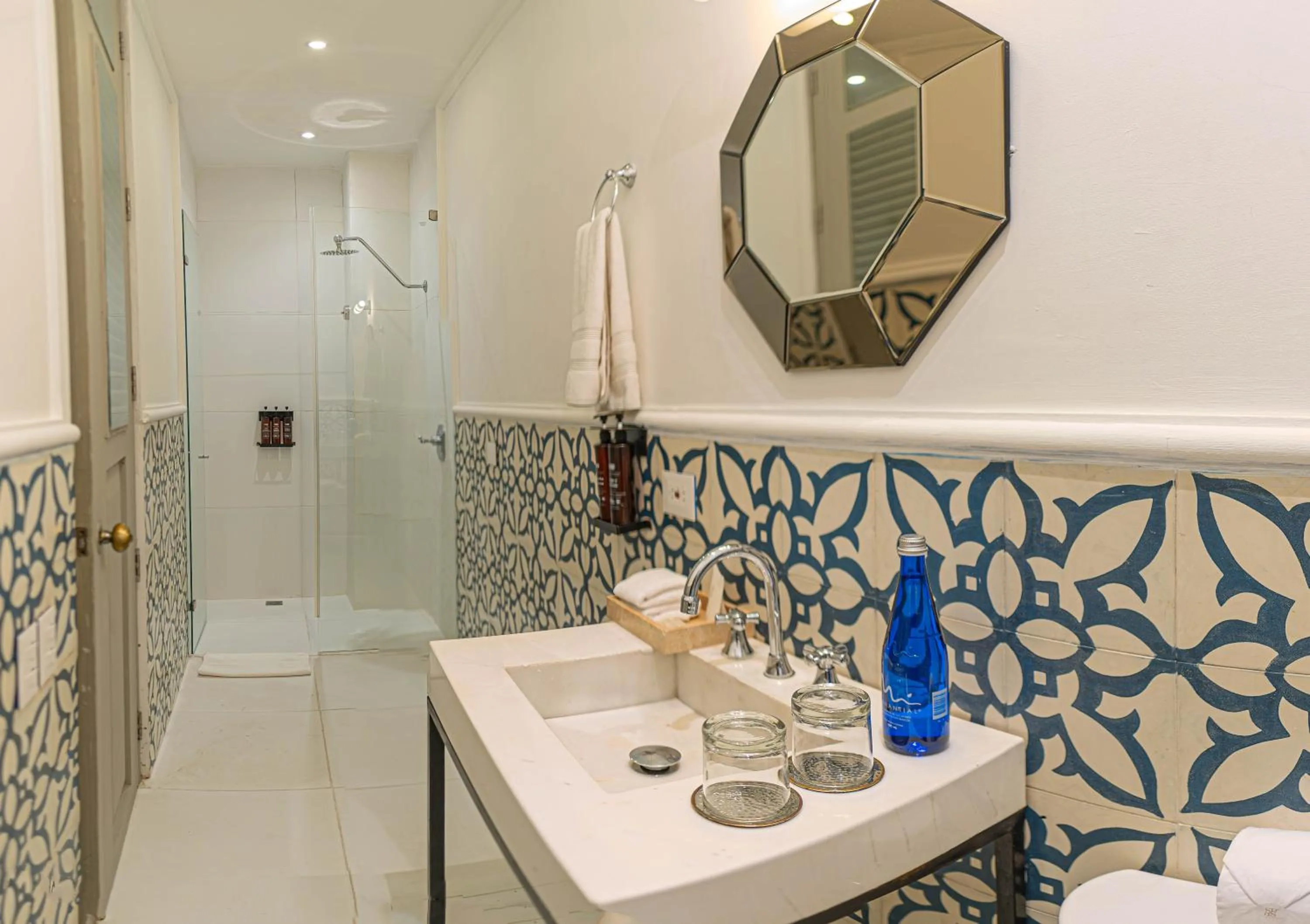 Bathroom in Hotel Monaguillo de Getsemaní