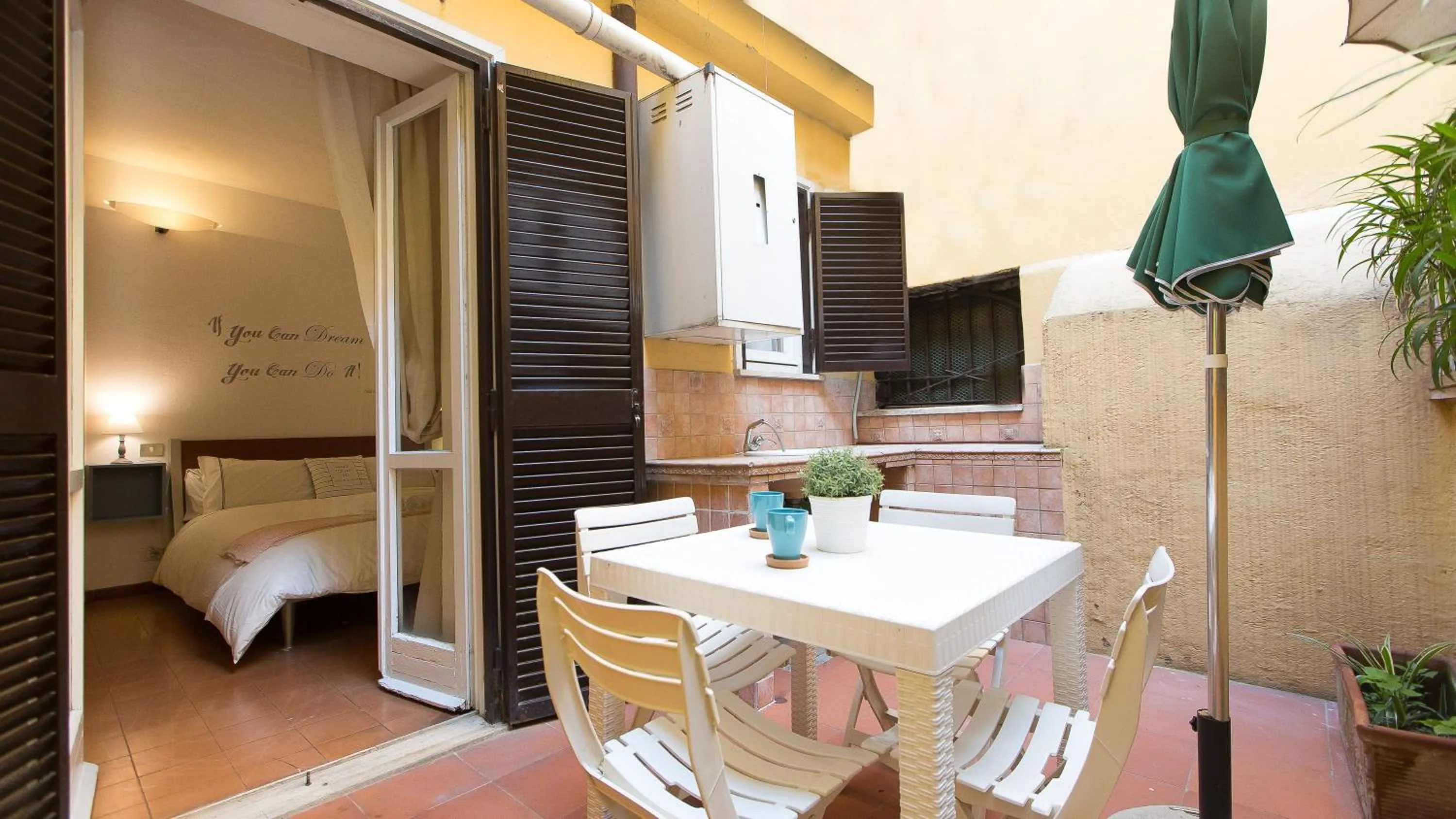 Balcony/Terrace, Bed in Rental in Rome Panieri Terrace
