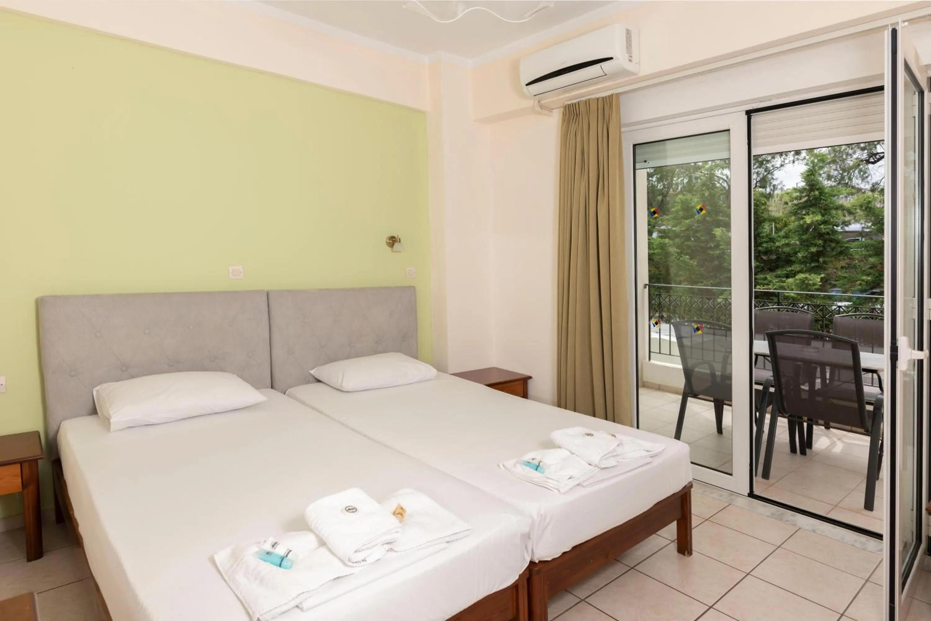 Bed in Matthias Hotel Apartments