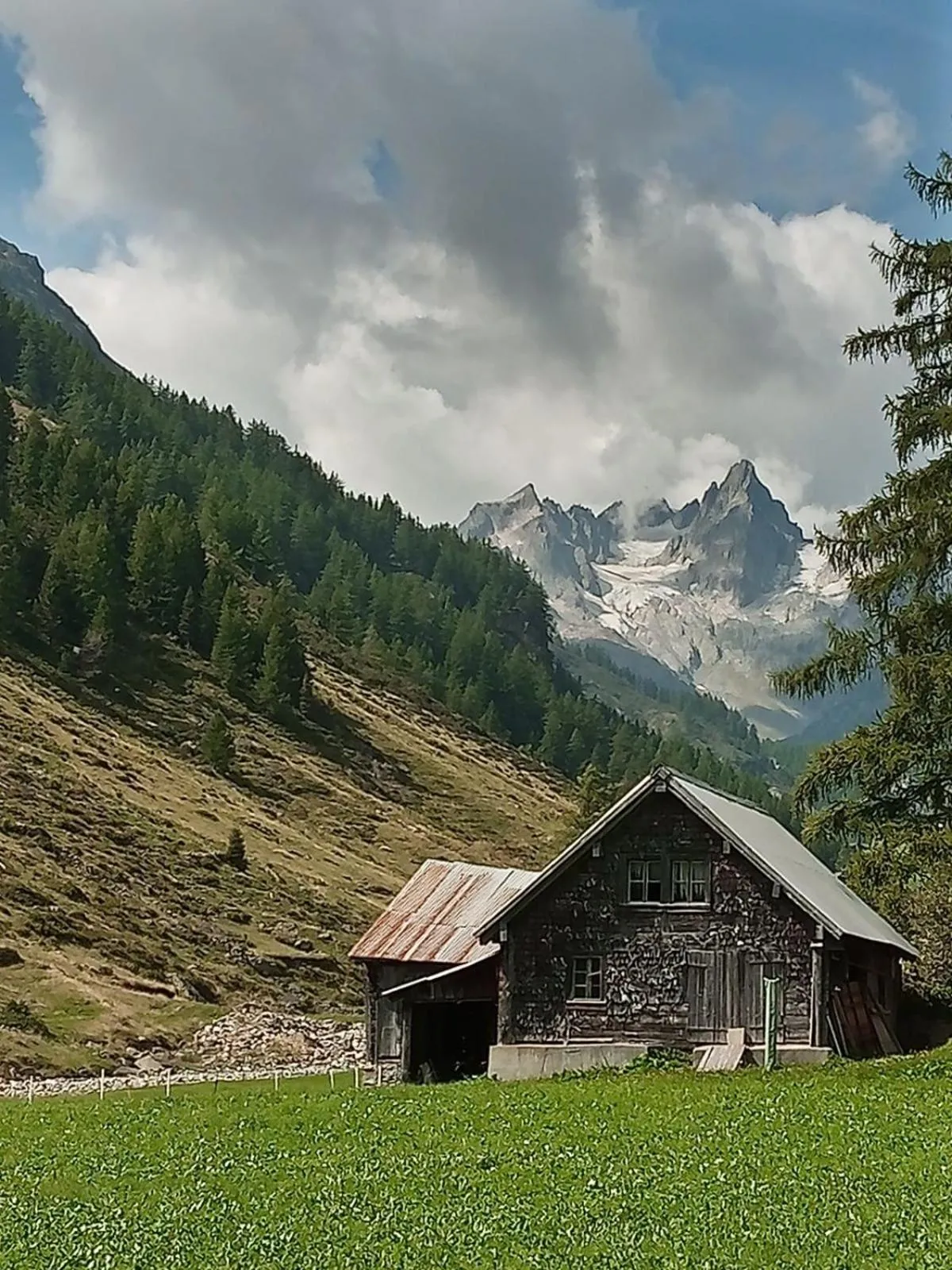 Nearby landmark in Gotthard Backpacker