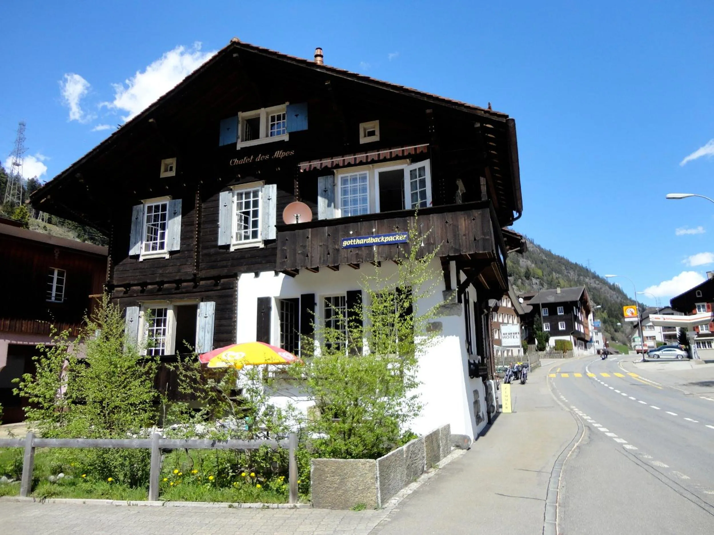 Facade/entrance in Gotthard Backpacker