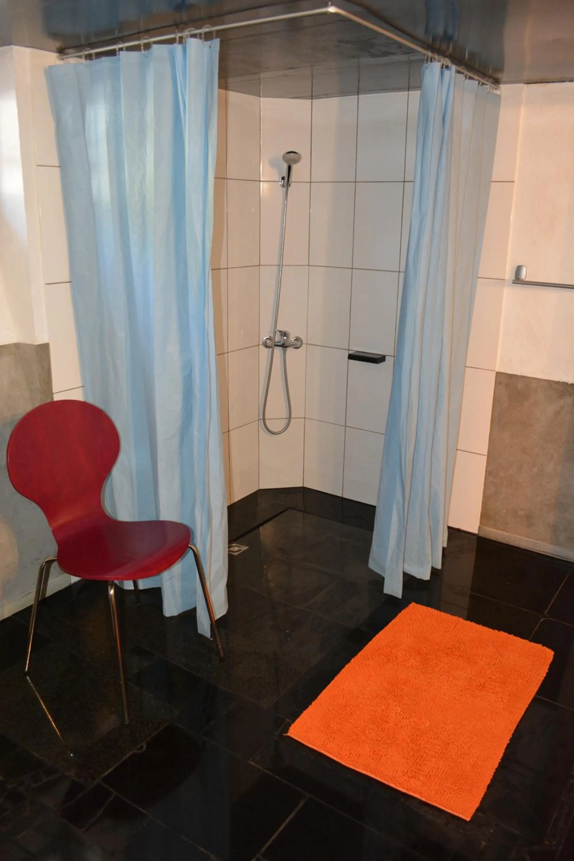 Bathroom in Gotthard Backpacker