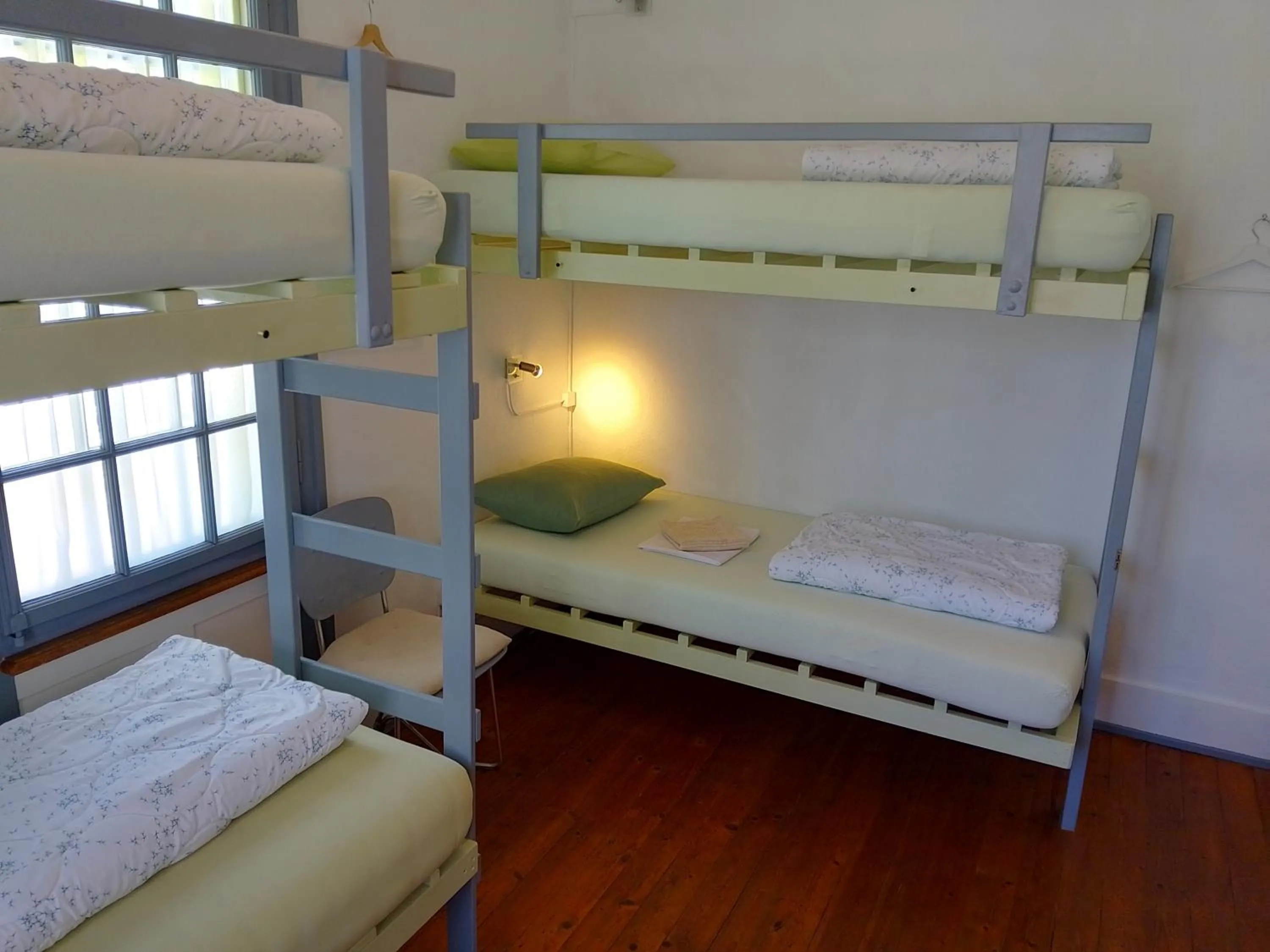 Bedroom, Bed in Gotthard Backpacker