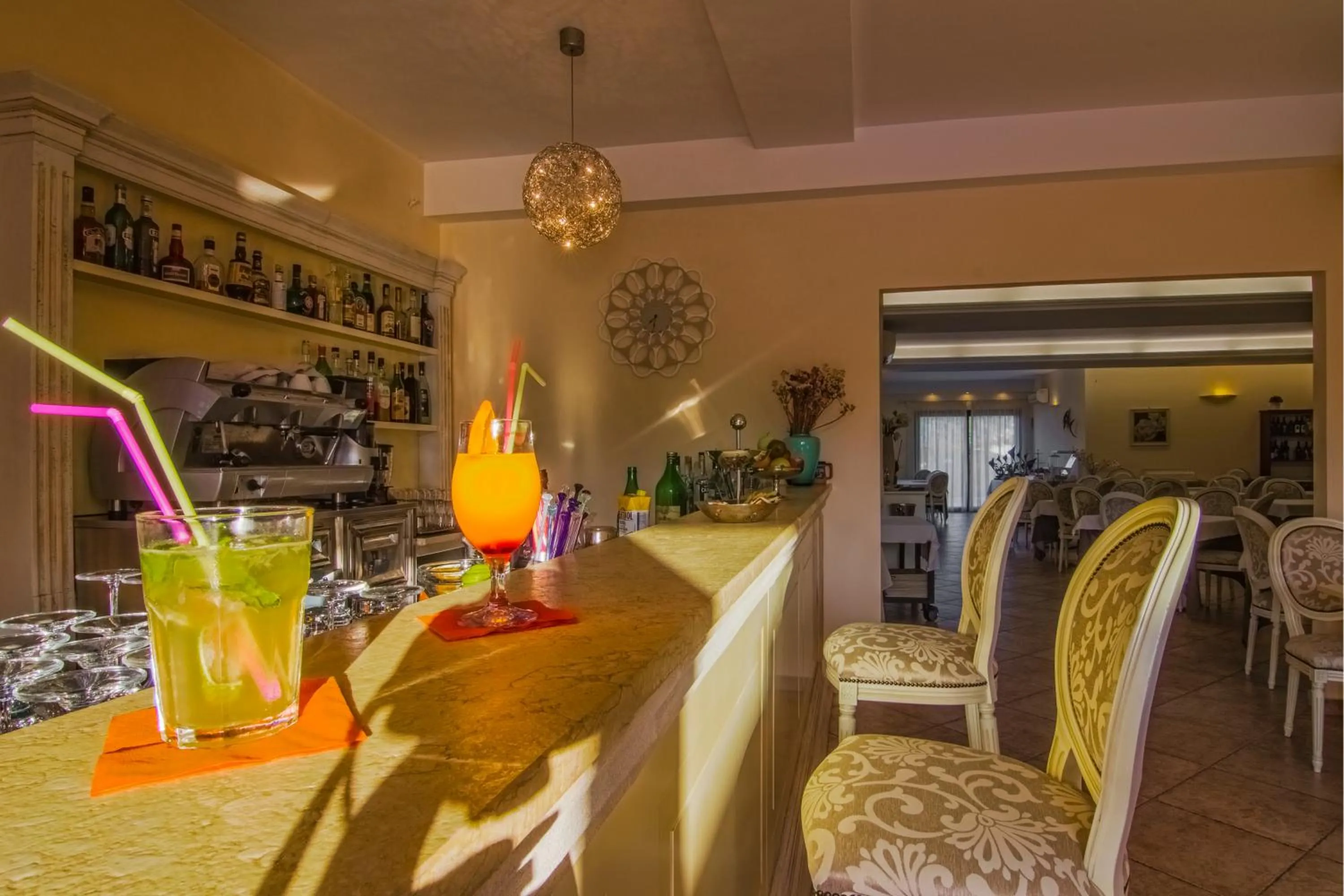 Lounge or bar in Hotel La Perla