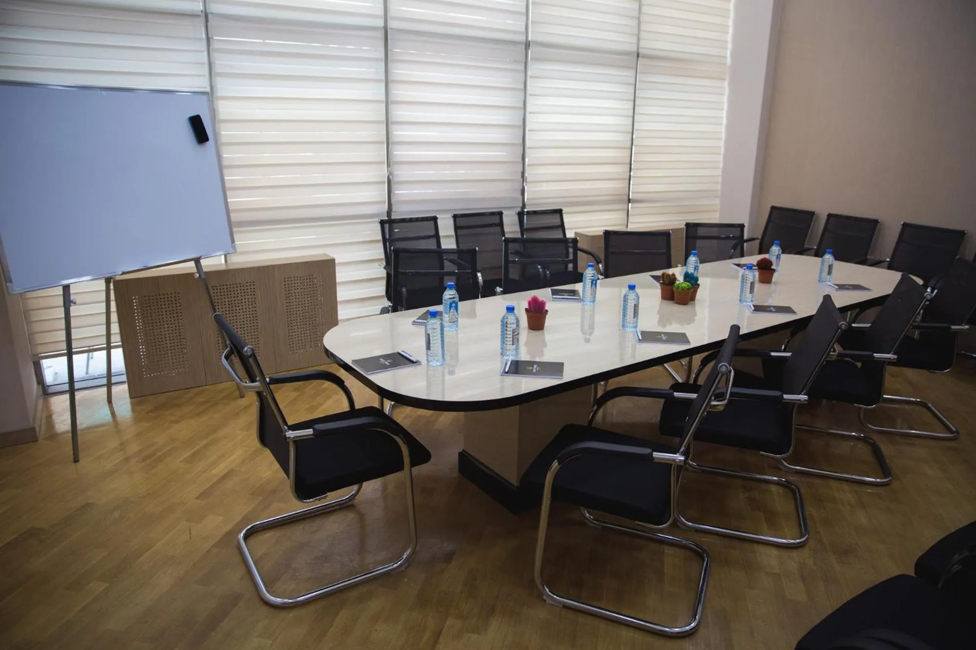 Area and facilities in West Shine Hotel