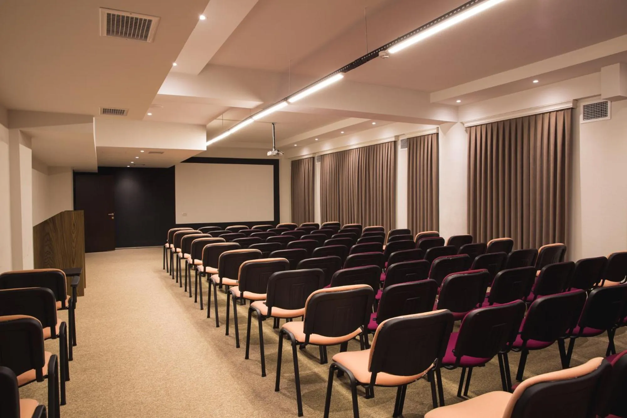 Area and facilities in West Shine Hotel