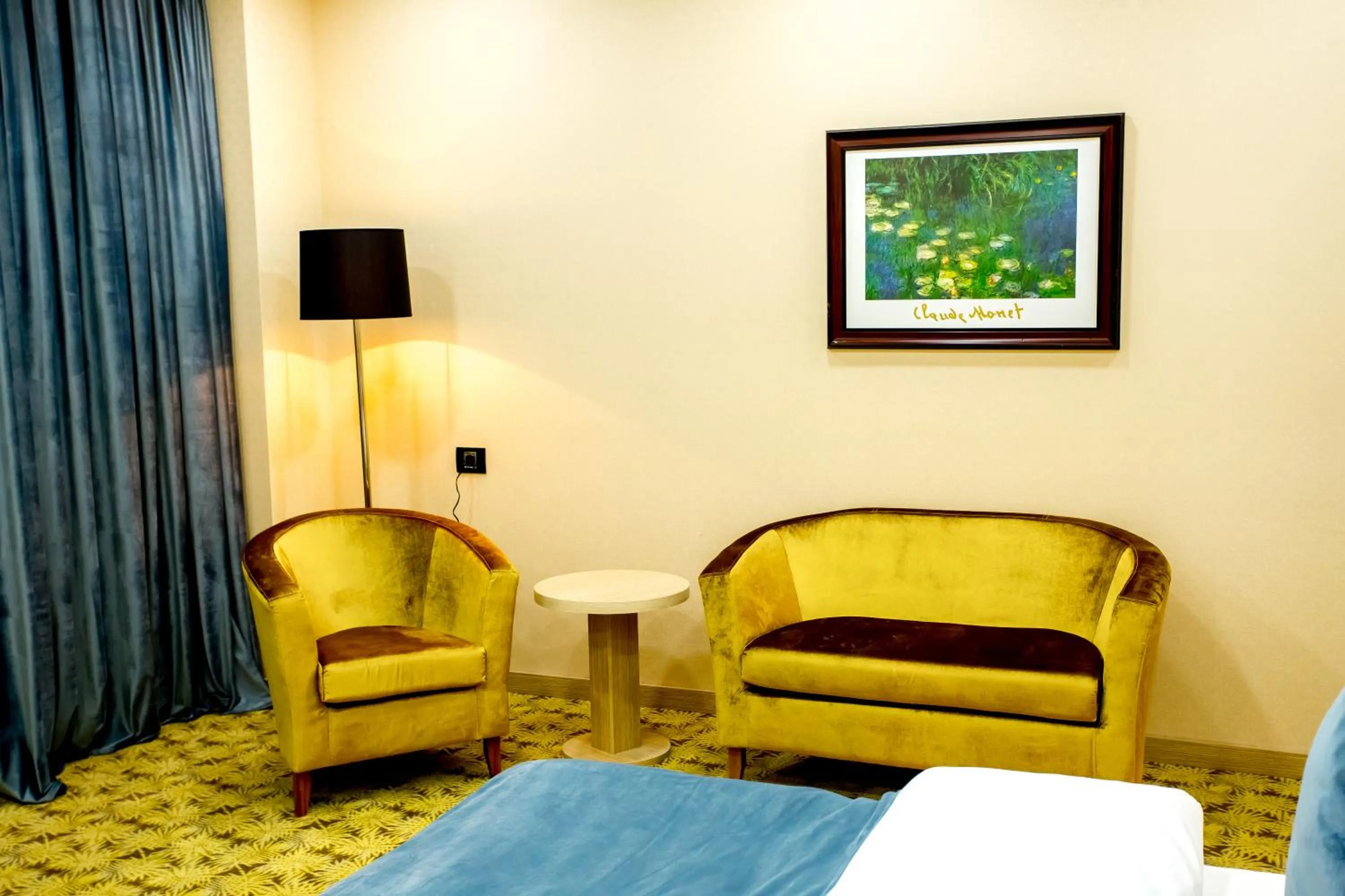 Living room in West Shine Hotel