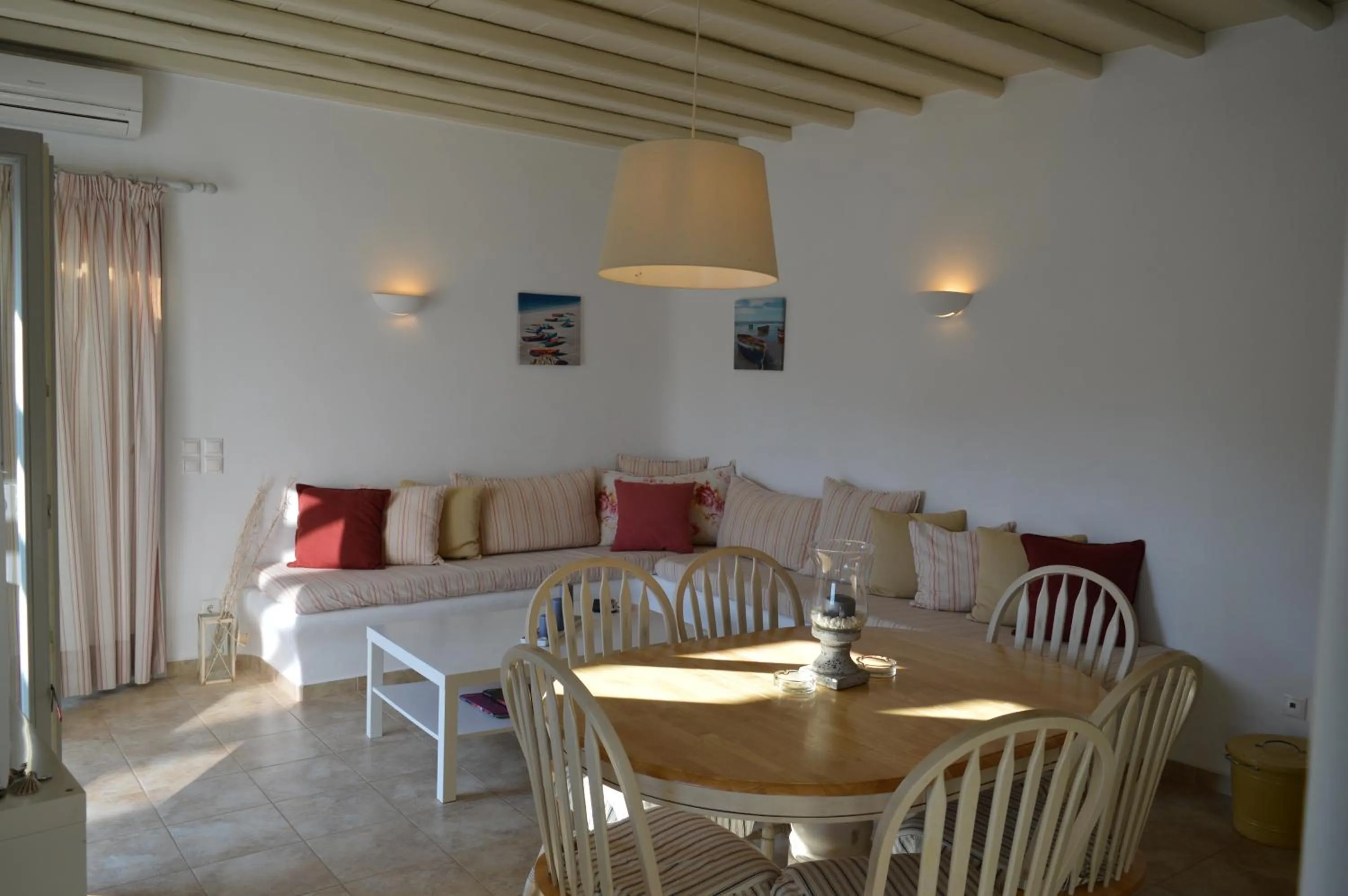 Seating area in Sea Side Studios & Houses