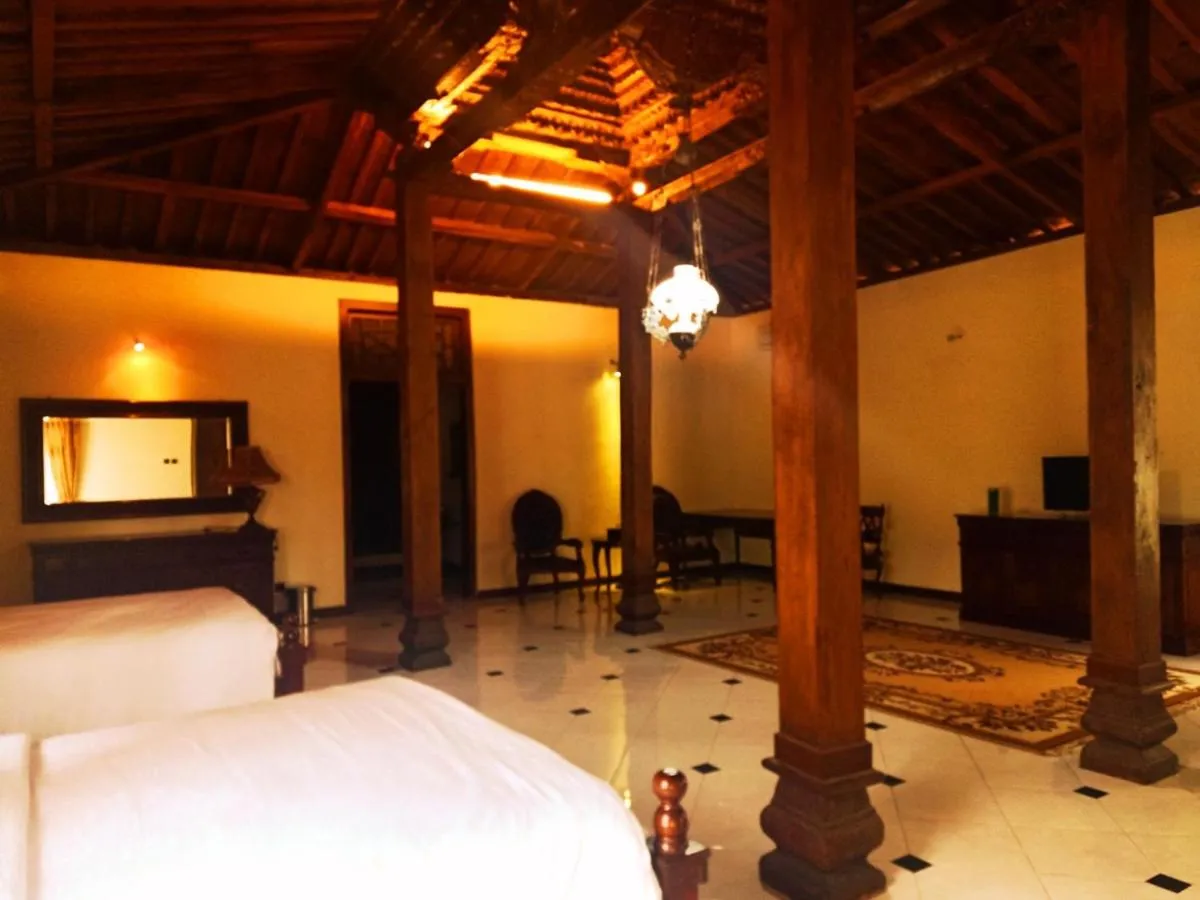 Bed in Joglo Plawang Villa & Resort