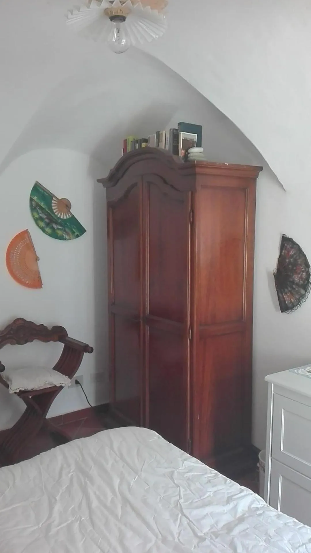 Decorative detail, Bed in Il Pozzo e il Melograno