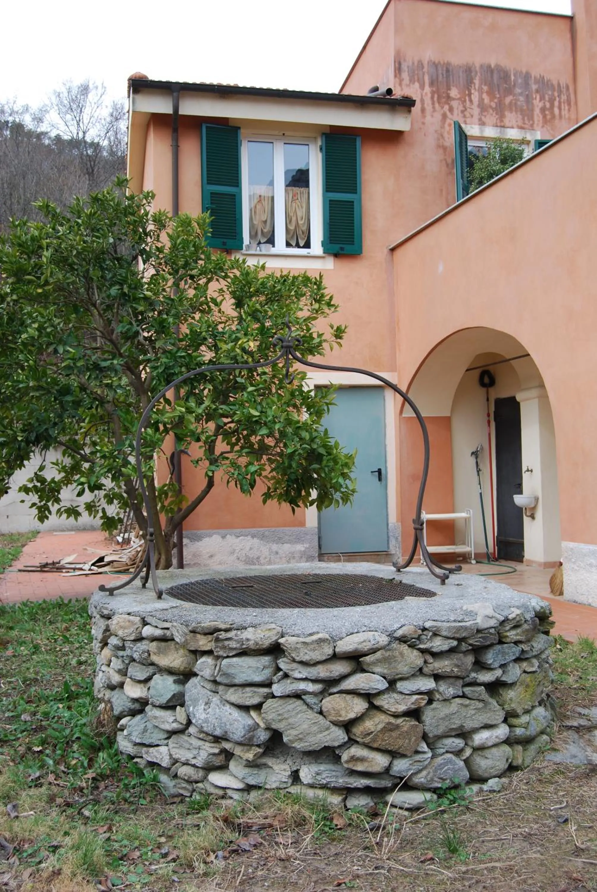 Garden in Il Pozzo e il Melograno