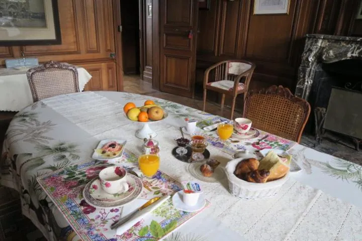 Breakfast in Château de Vitry-la-Ville