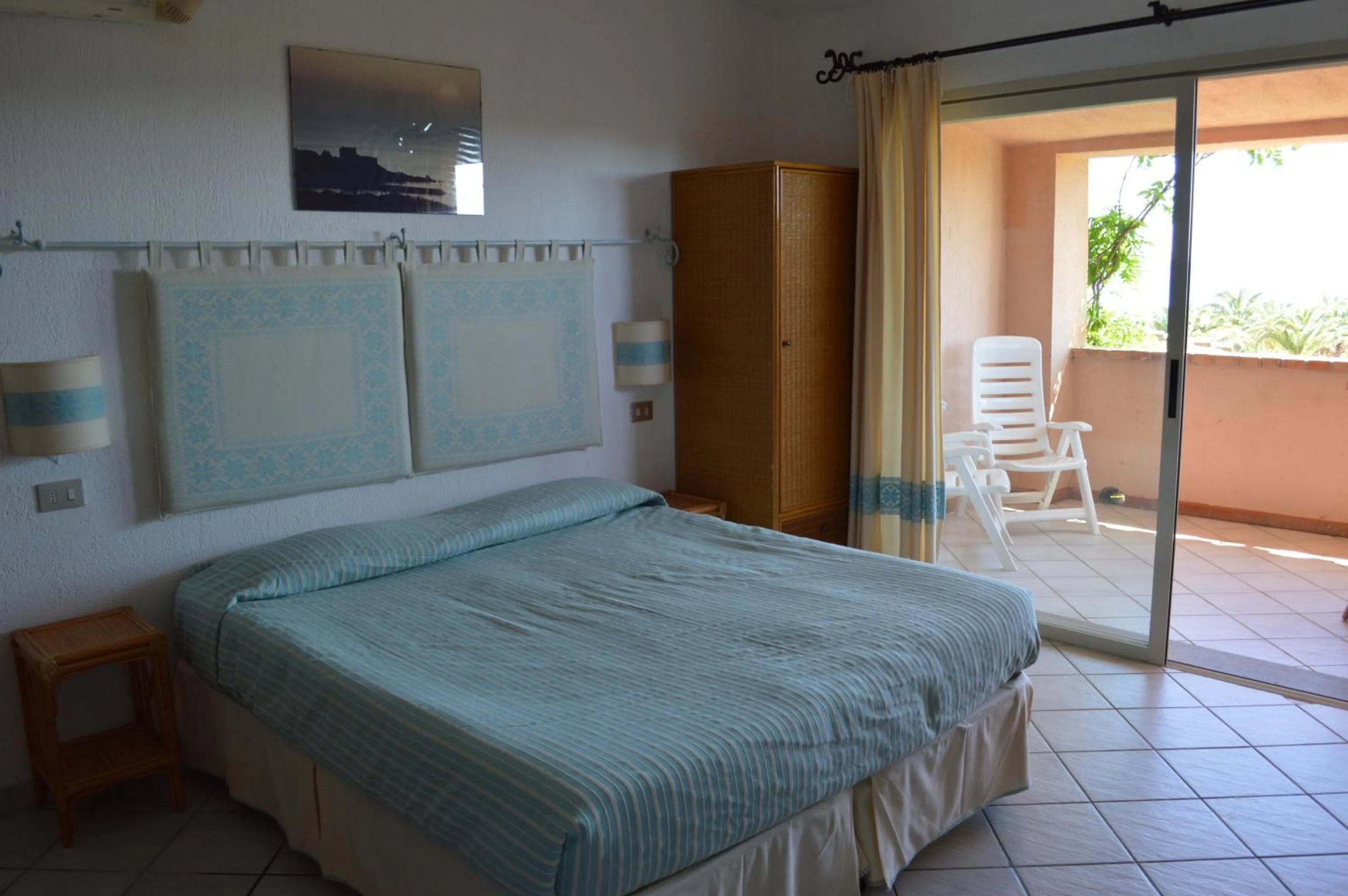 Photo of the whole room, Bed in Residence Fenicia