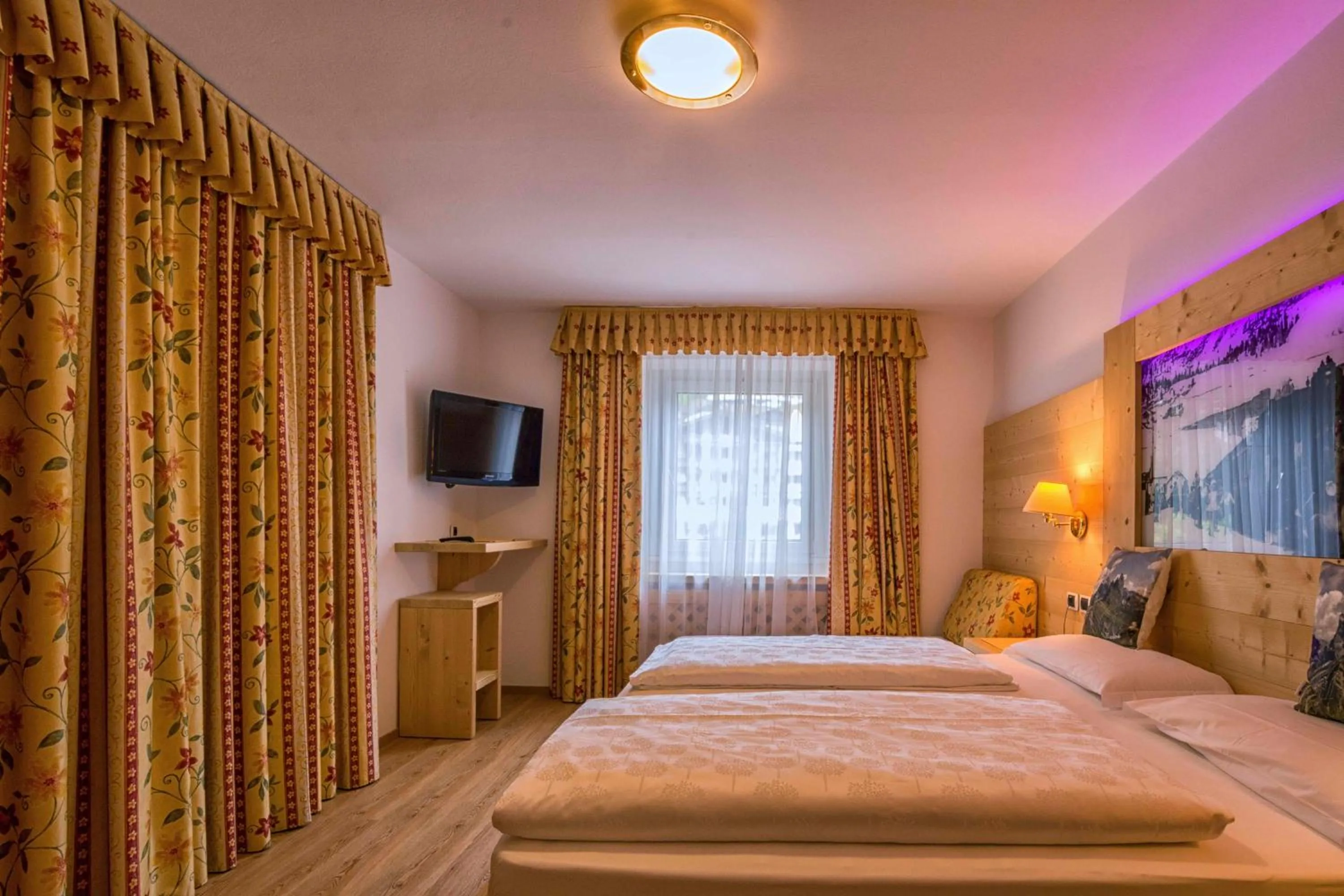 Photo of the whole room, Bed in Hotel Garni Snaltnerhof