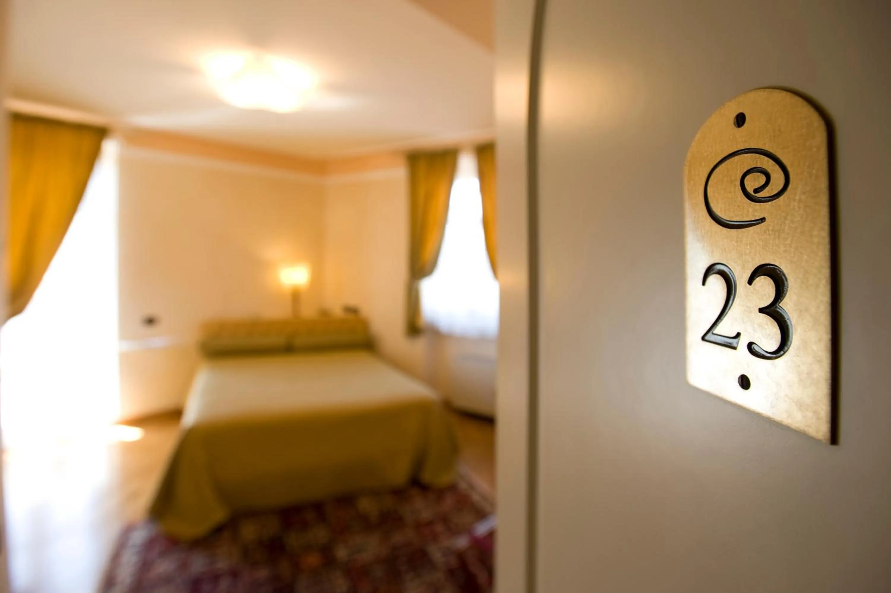 Bed in Albergo Castiglione Langhe