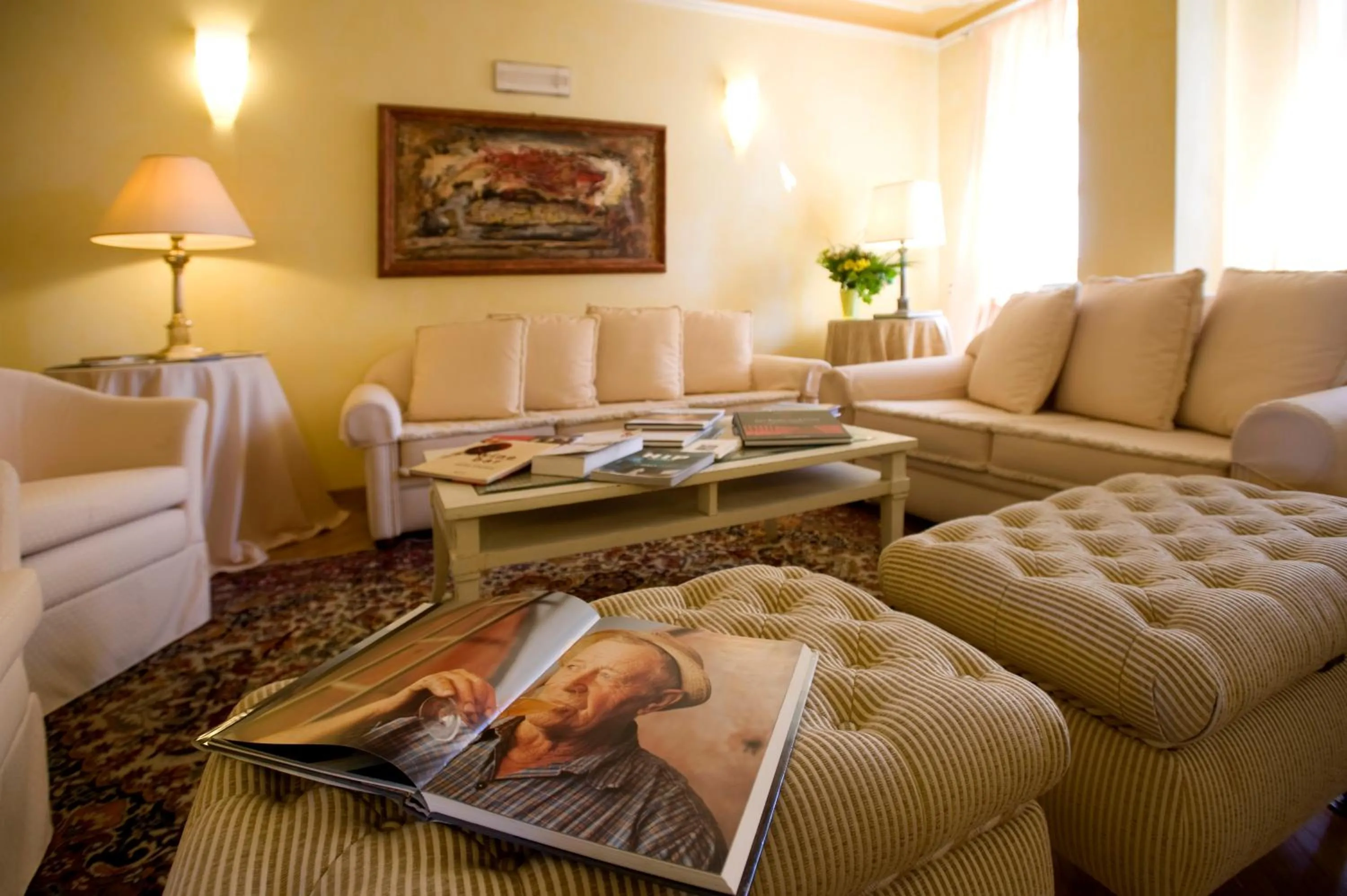 Living room in Albergo Castiglione Langhe