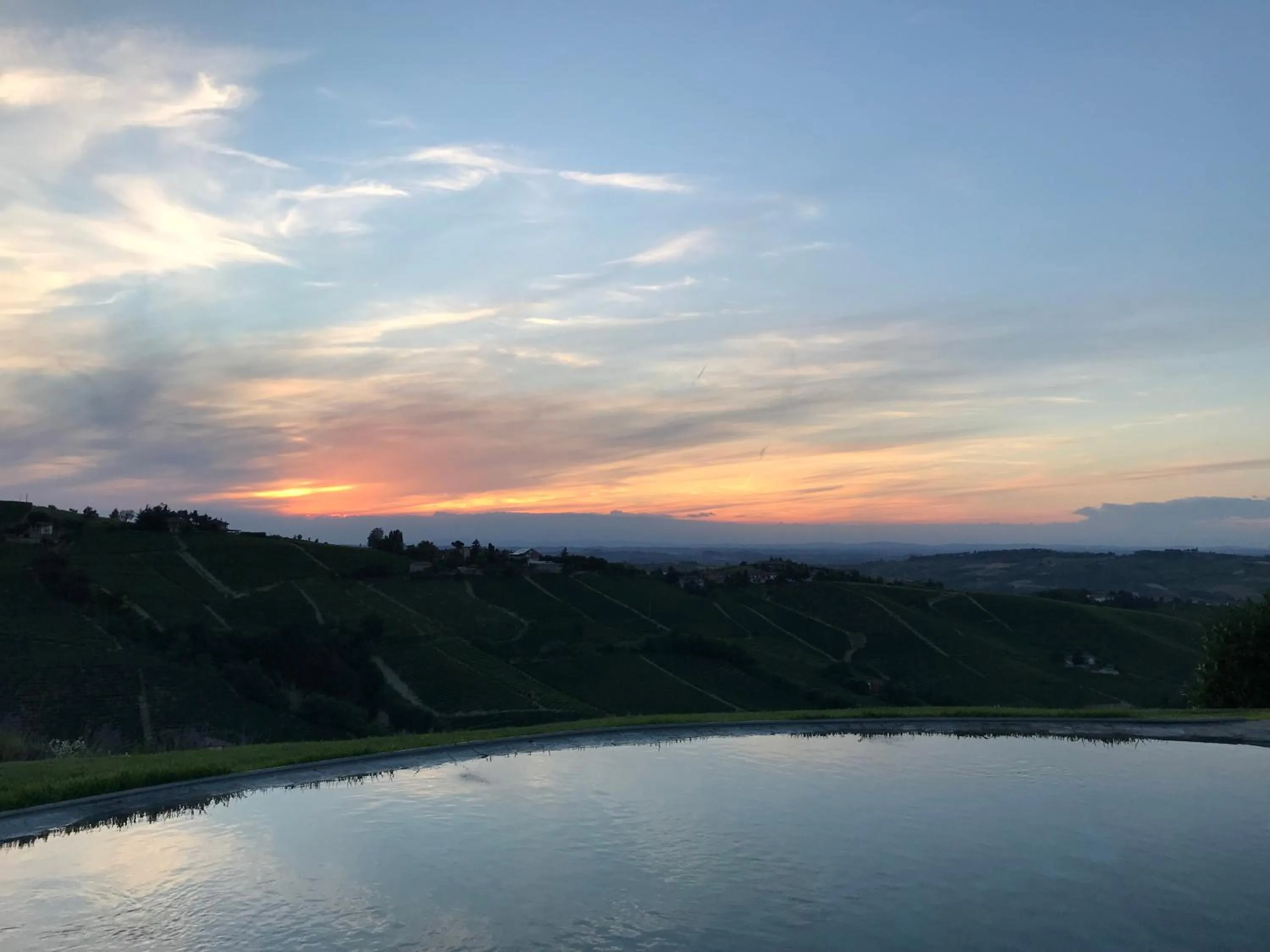 Swimming pool in Albergo Castiglione Langhe