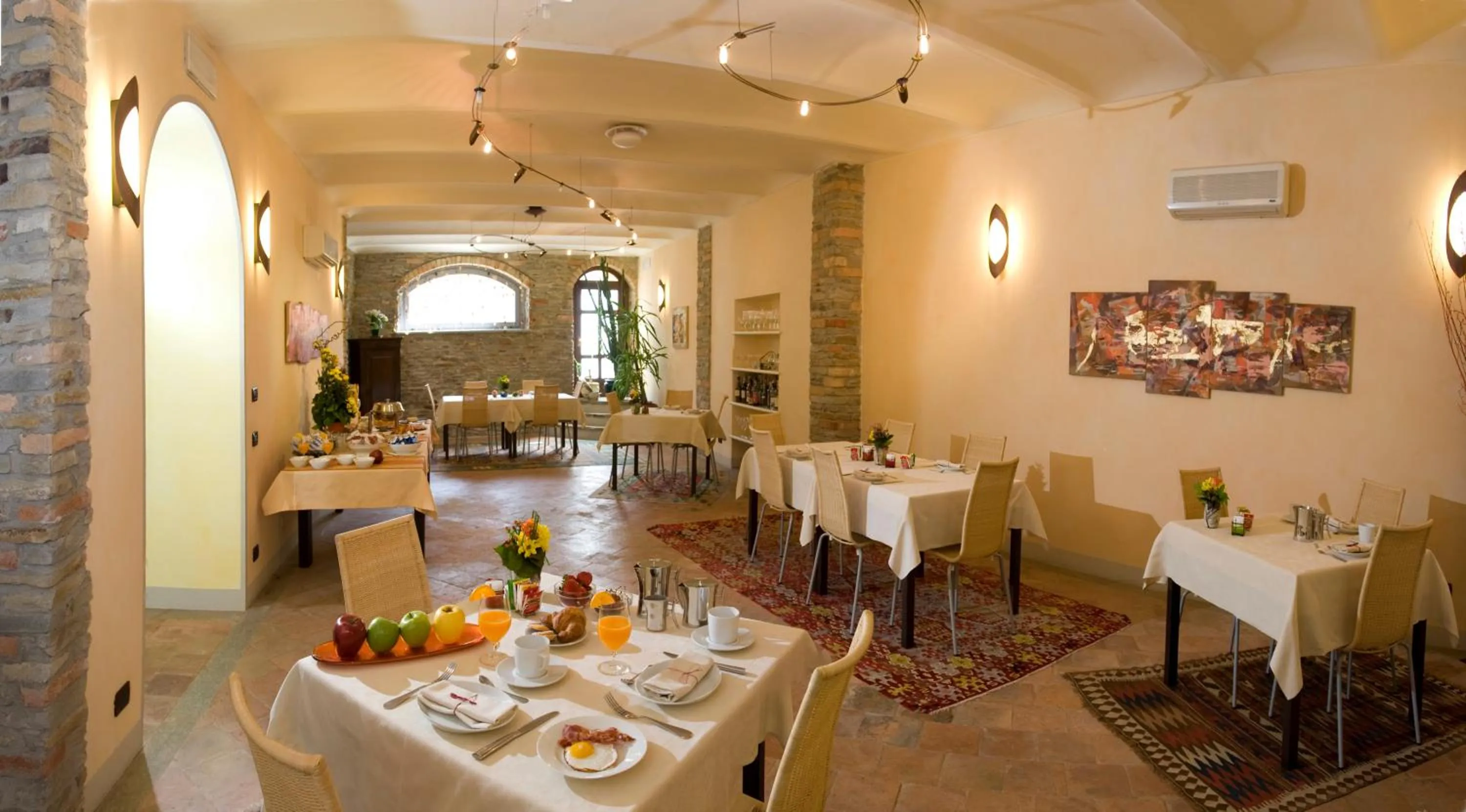 Restaurant/places to eat in Albergo Castiglione Langhe