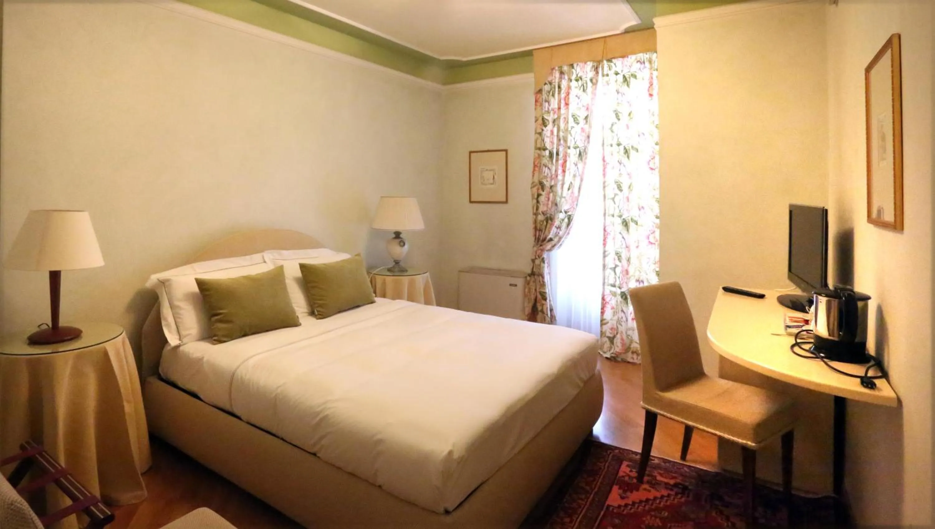 Bed in Albergo Castiglione Langhe