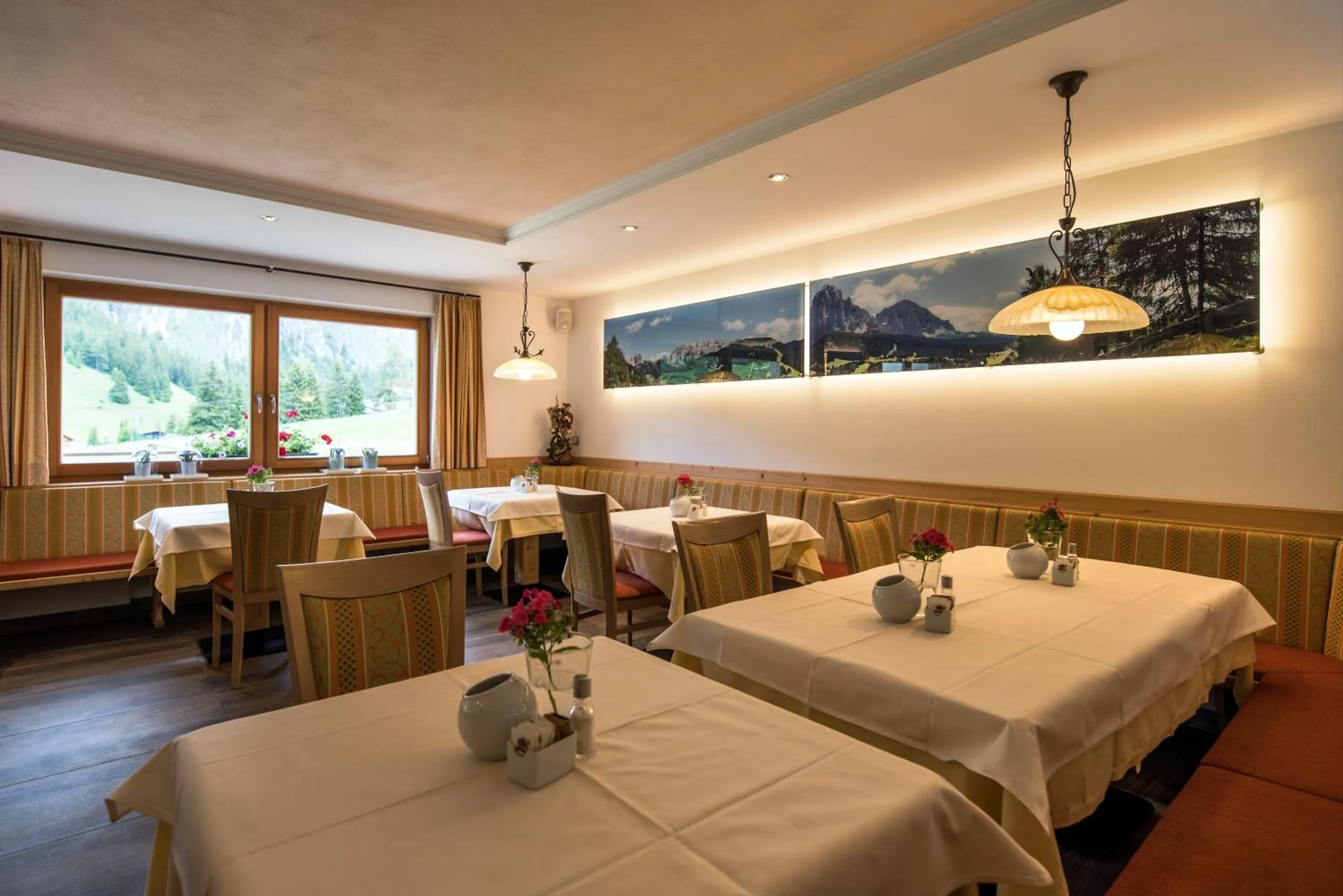 Restaurant/places to eat in Garni Hotel Bel Vert