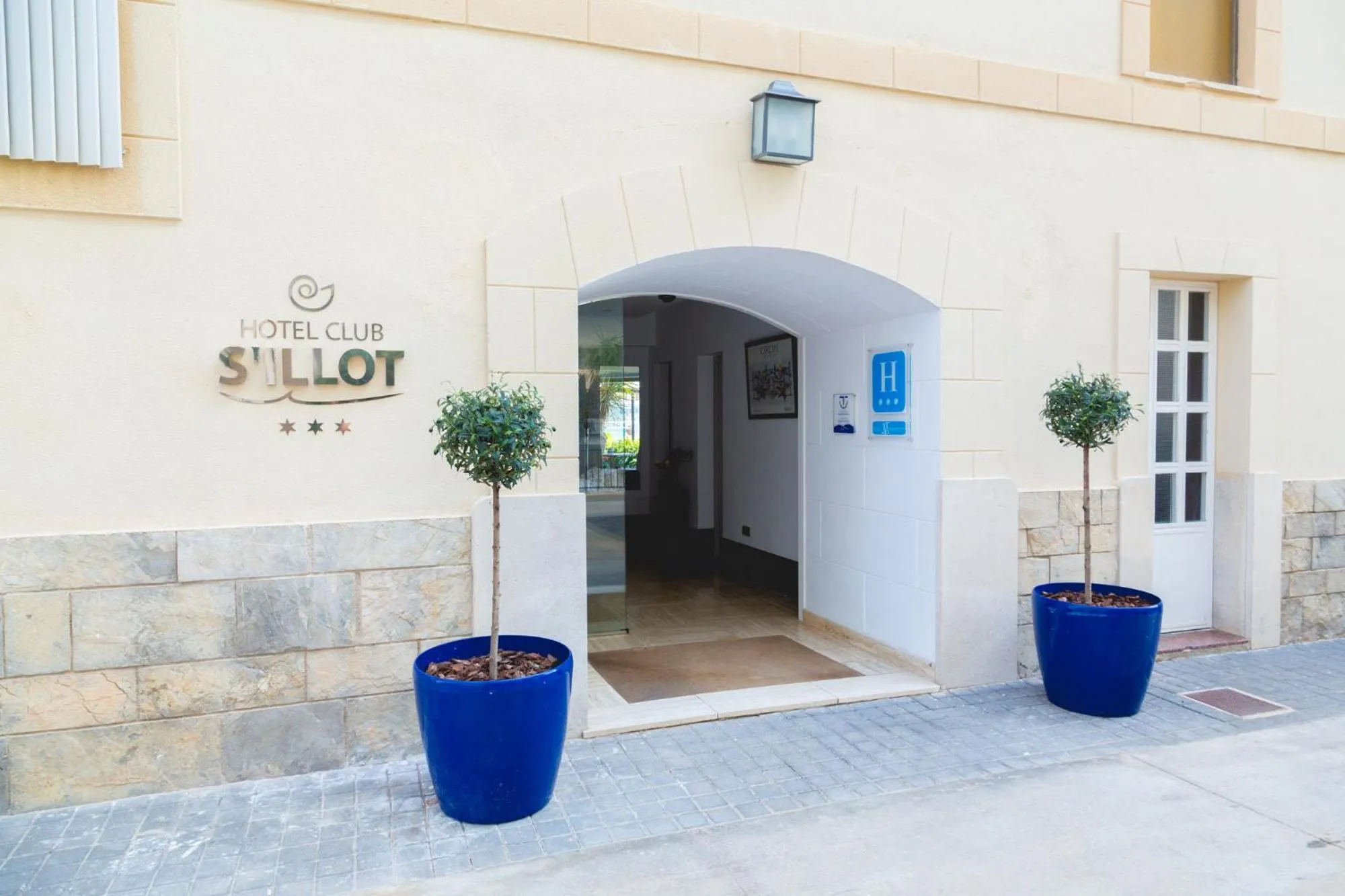Facade/entrance in Hotel Club S'Illot