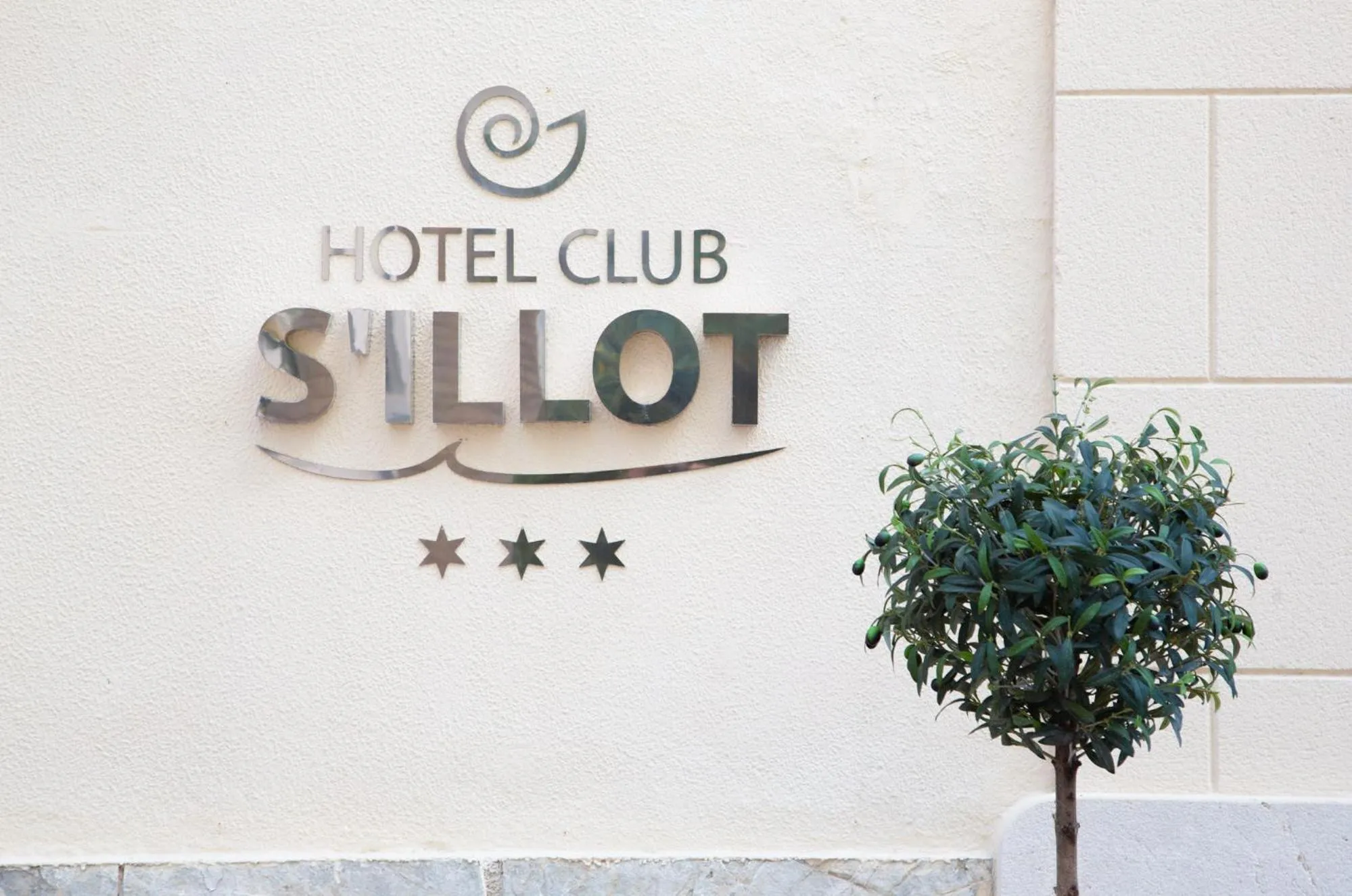 Facade/entrance in Hotel Club S'Illot