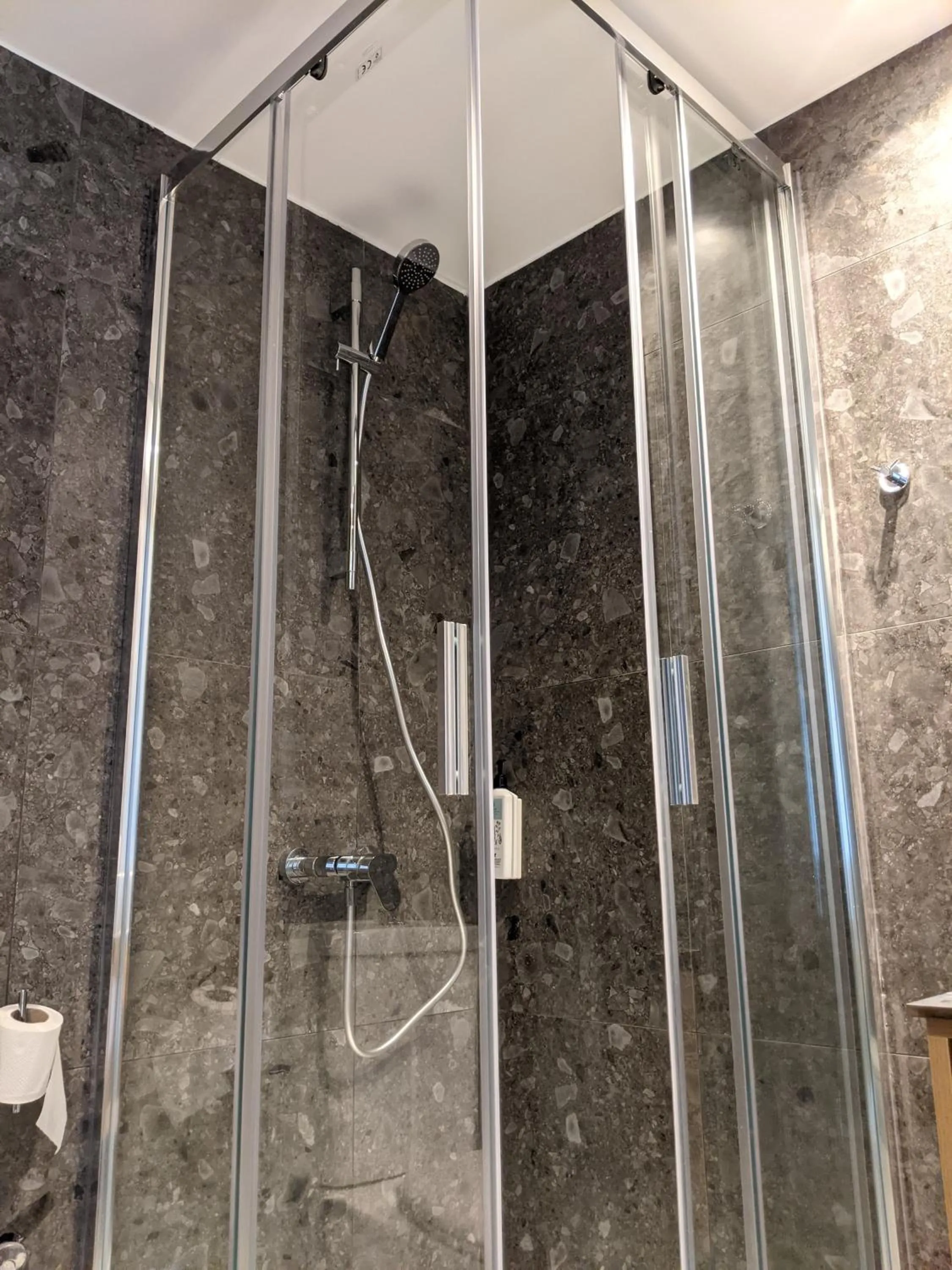 Shower in Sunflower Hotel Apartments