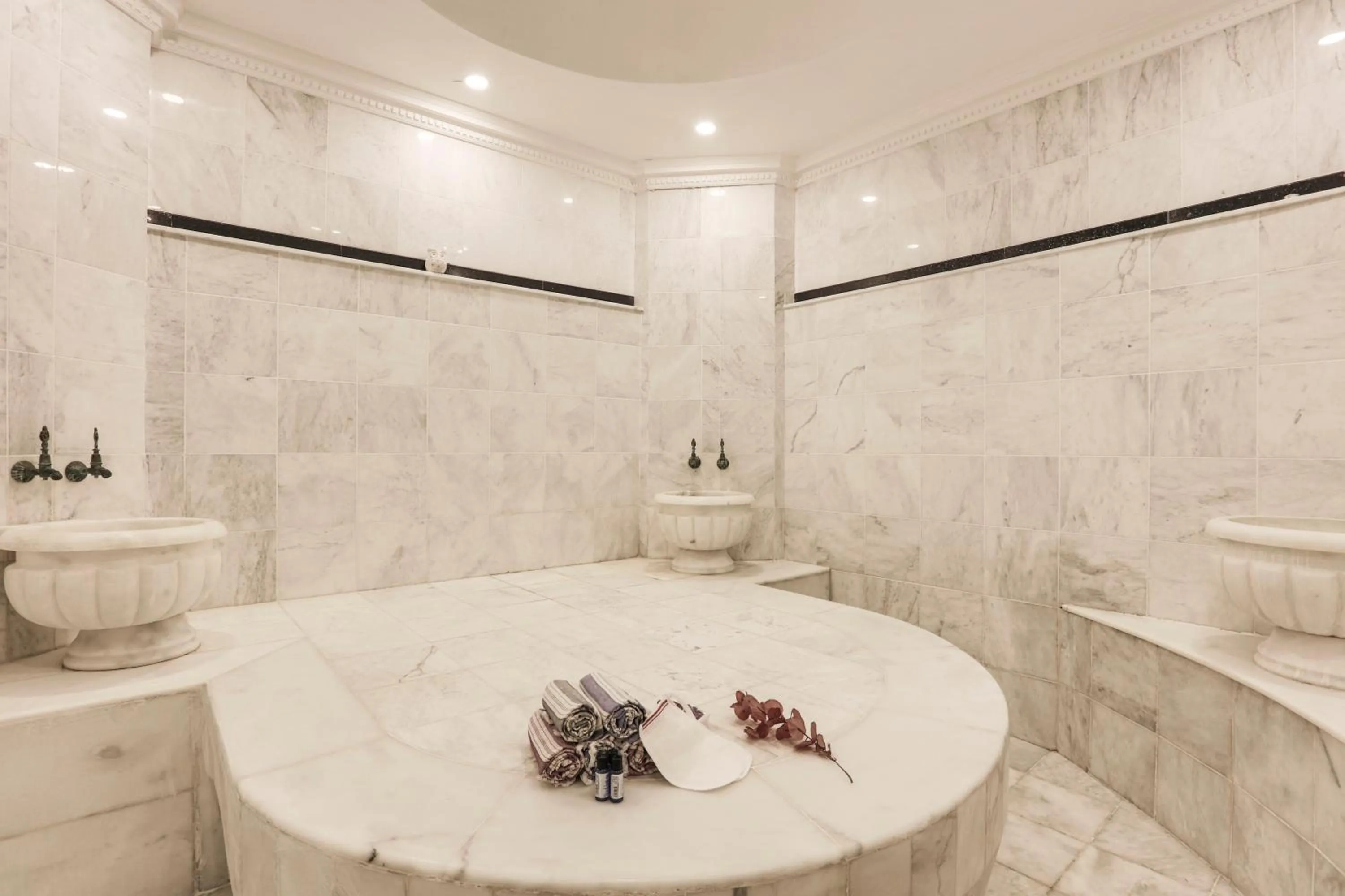 Public Bath in Hotel Vita Bella Resort & Spa