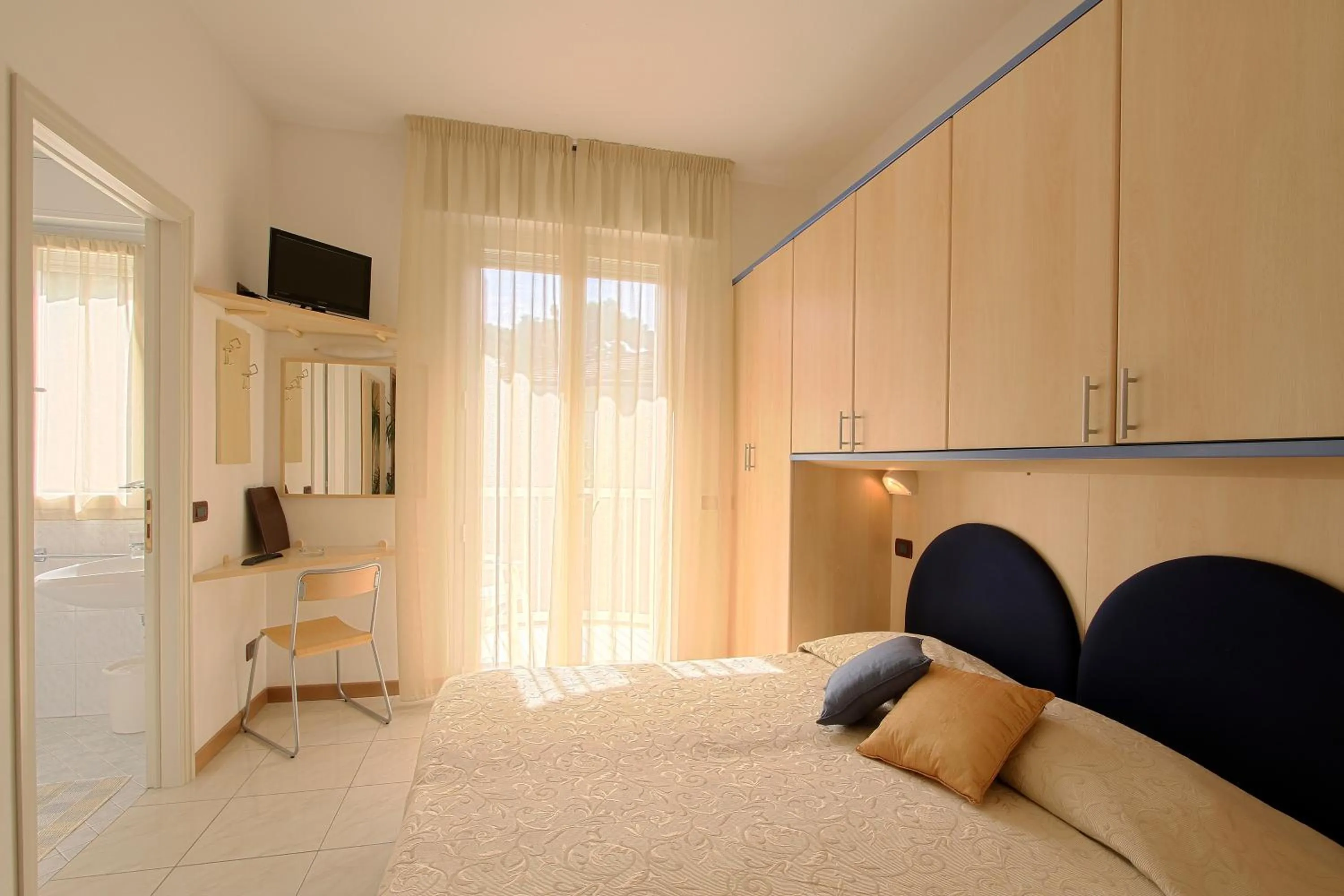 Day, Bed in Hotel Corallo