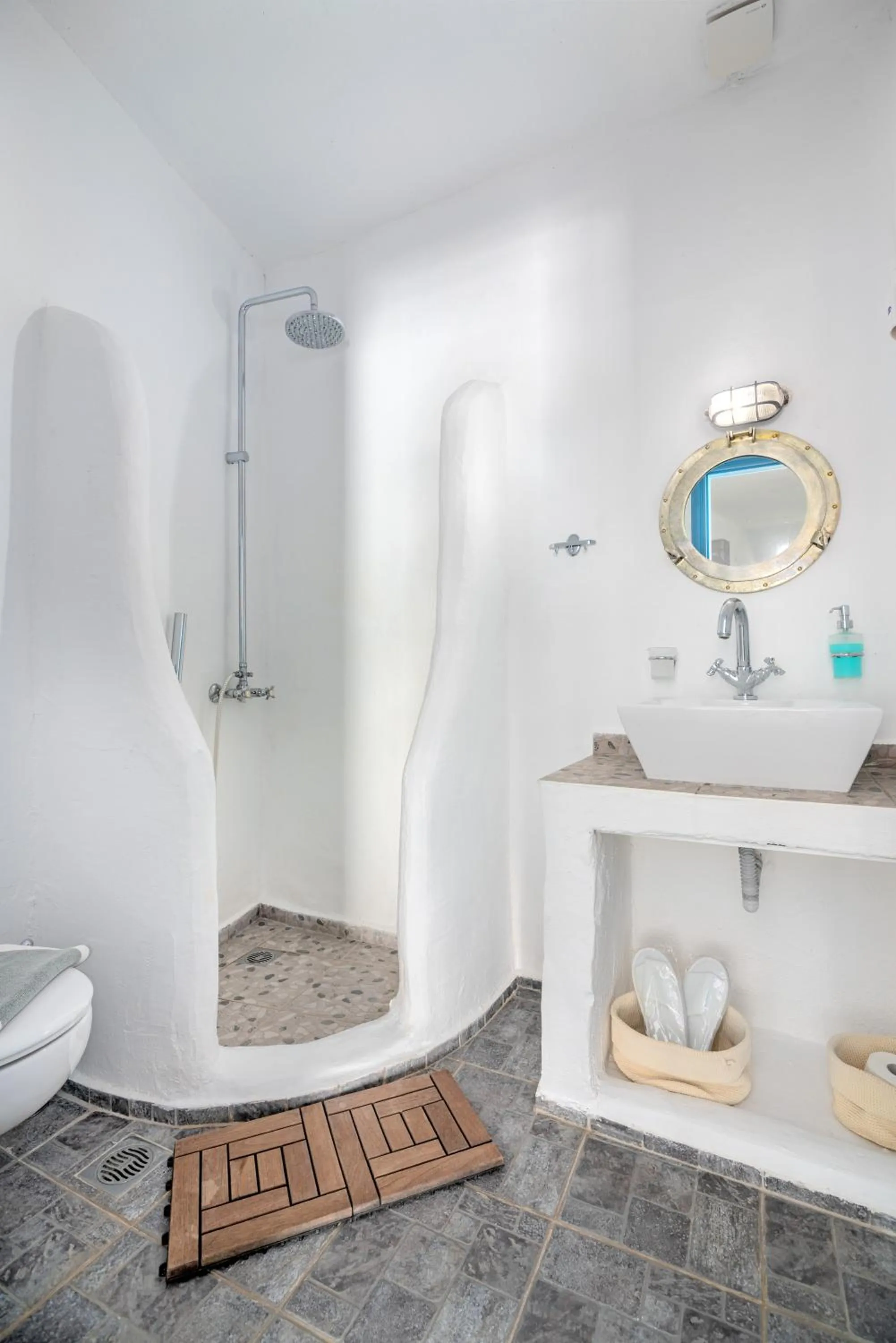 Shower in Castellano Village