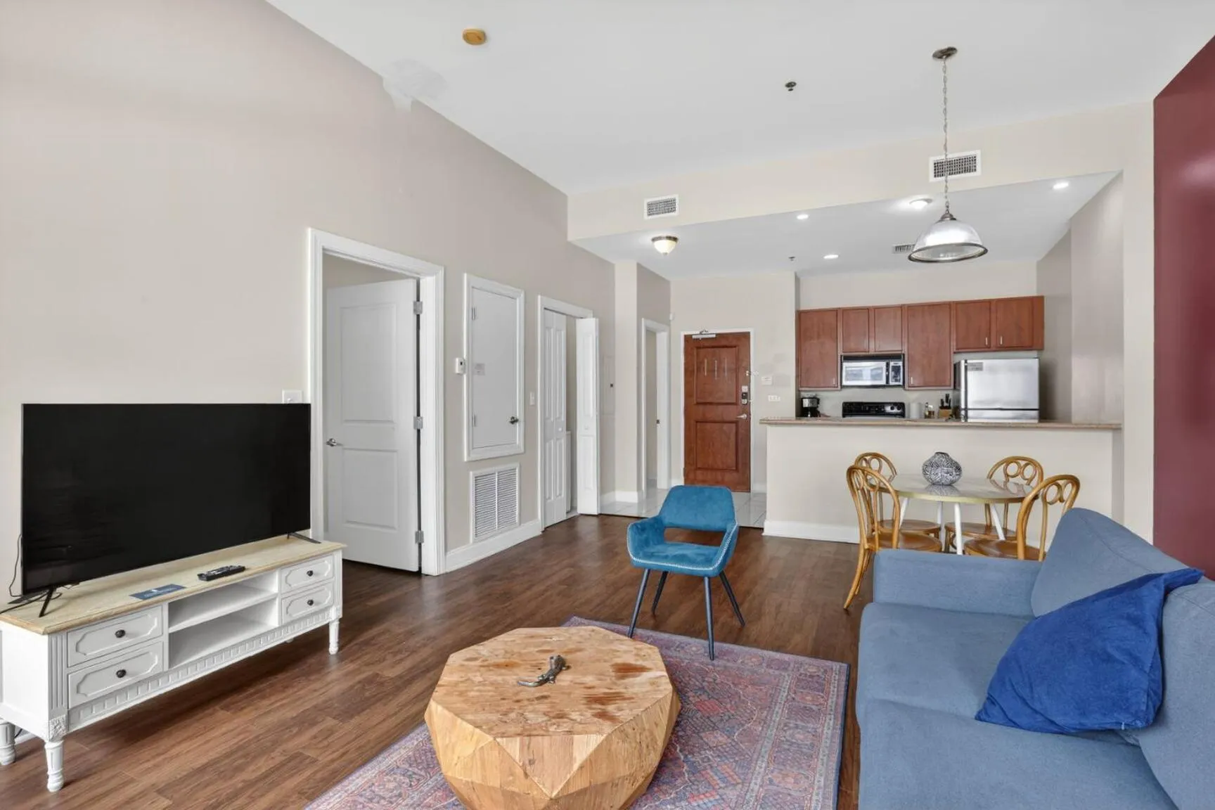 Roami at Duncan Plaza