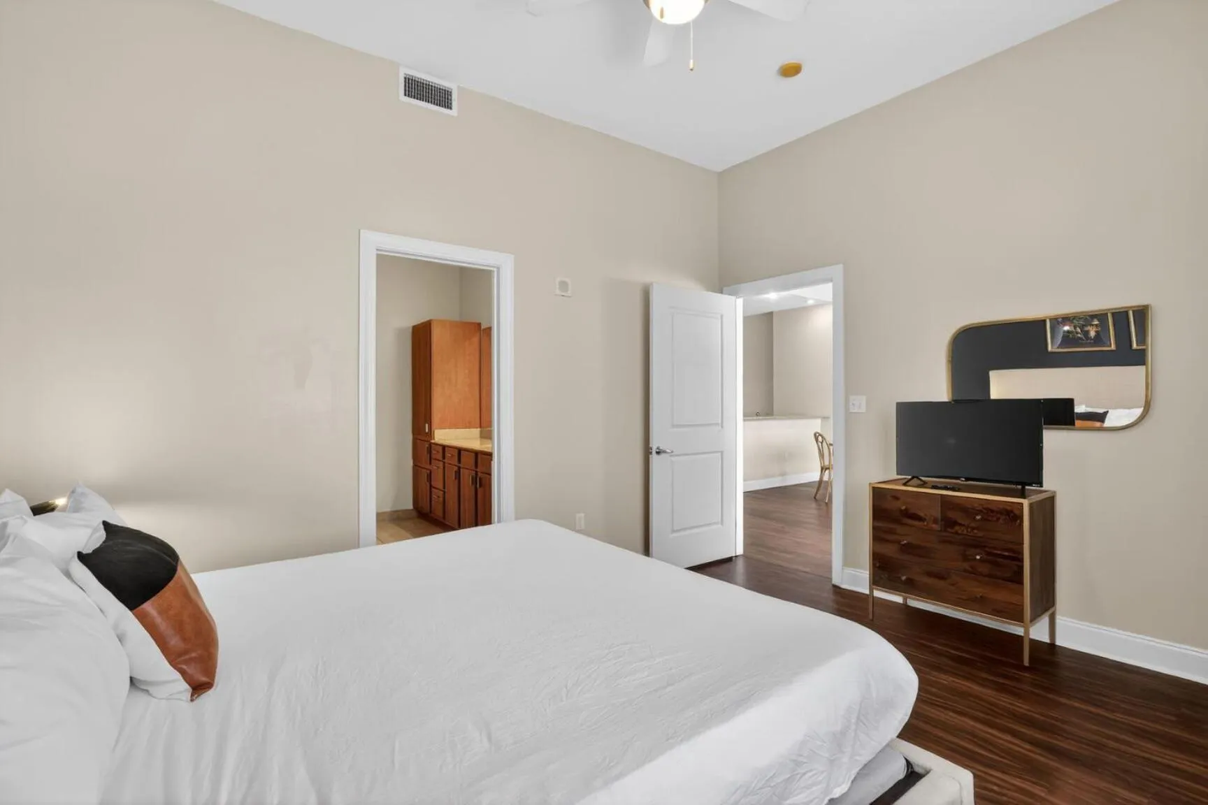 Bed in Roami at Duncan Plaza