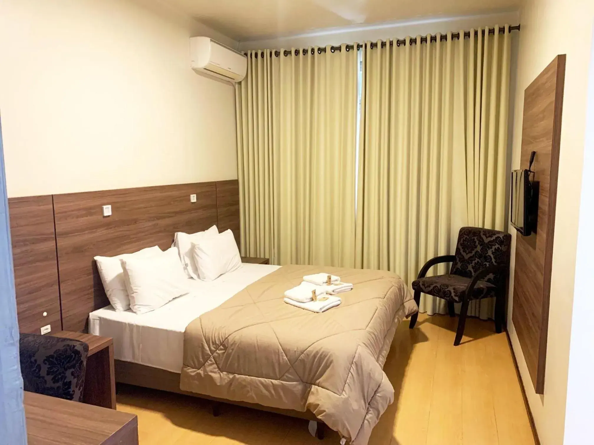 Double Room with Air Conditioning (1 Double bed) - single occupancy in Hotel Pousada São Lourenço Double Room with Air Conditioning (1 Double bed) - single occupancy in Hotel Pousada São Lourenço