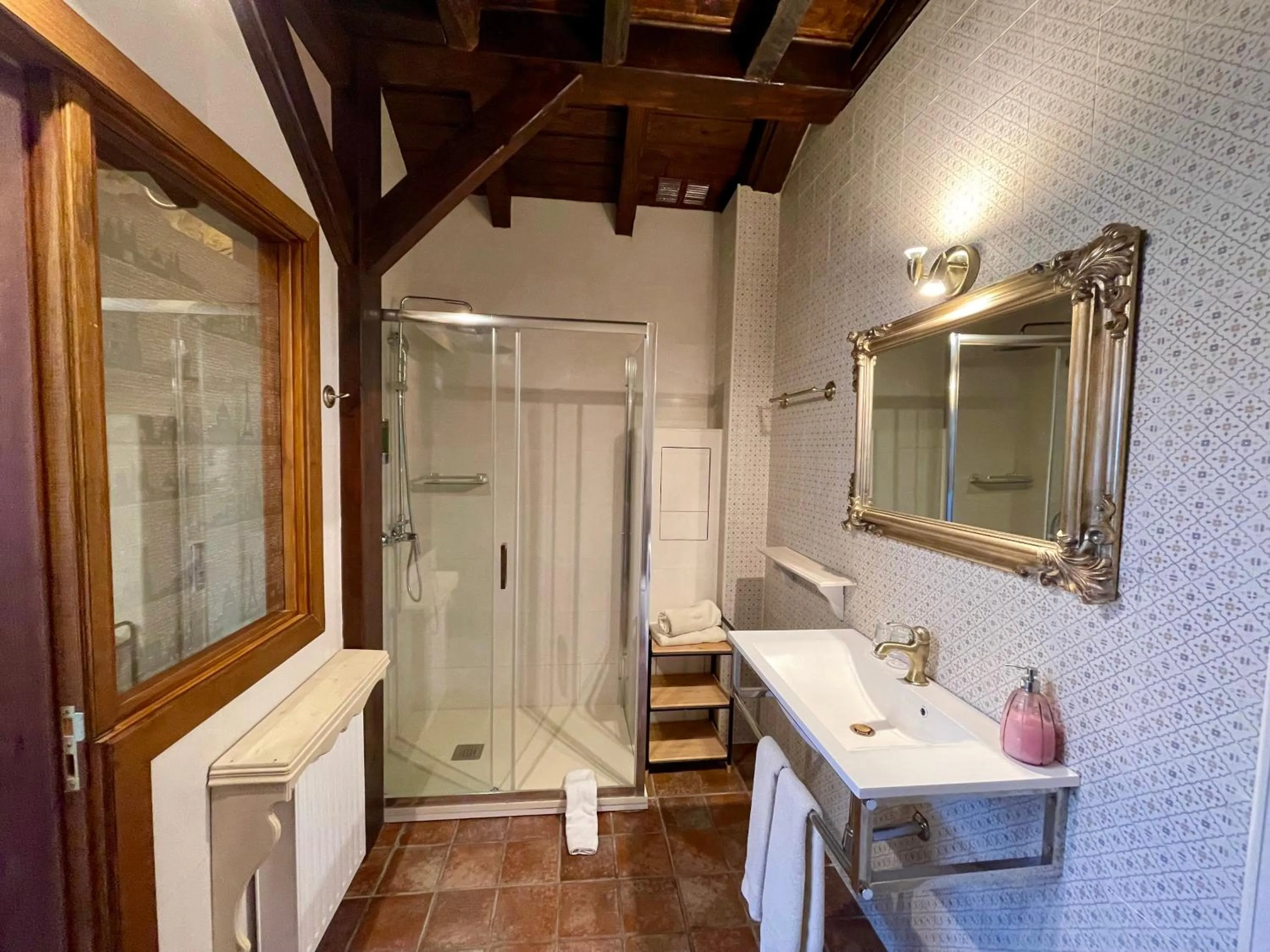 Akla La Casa Del Puente