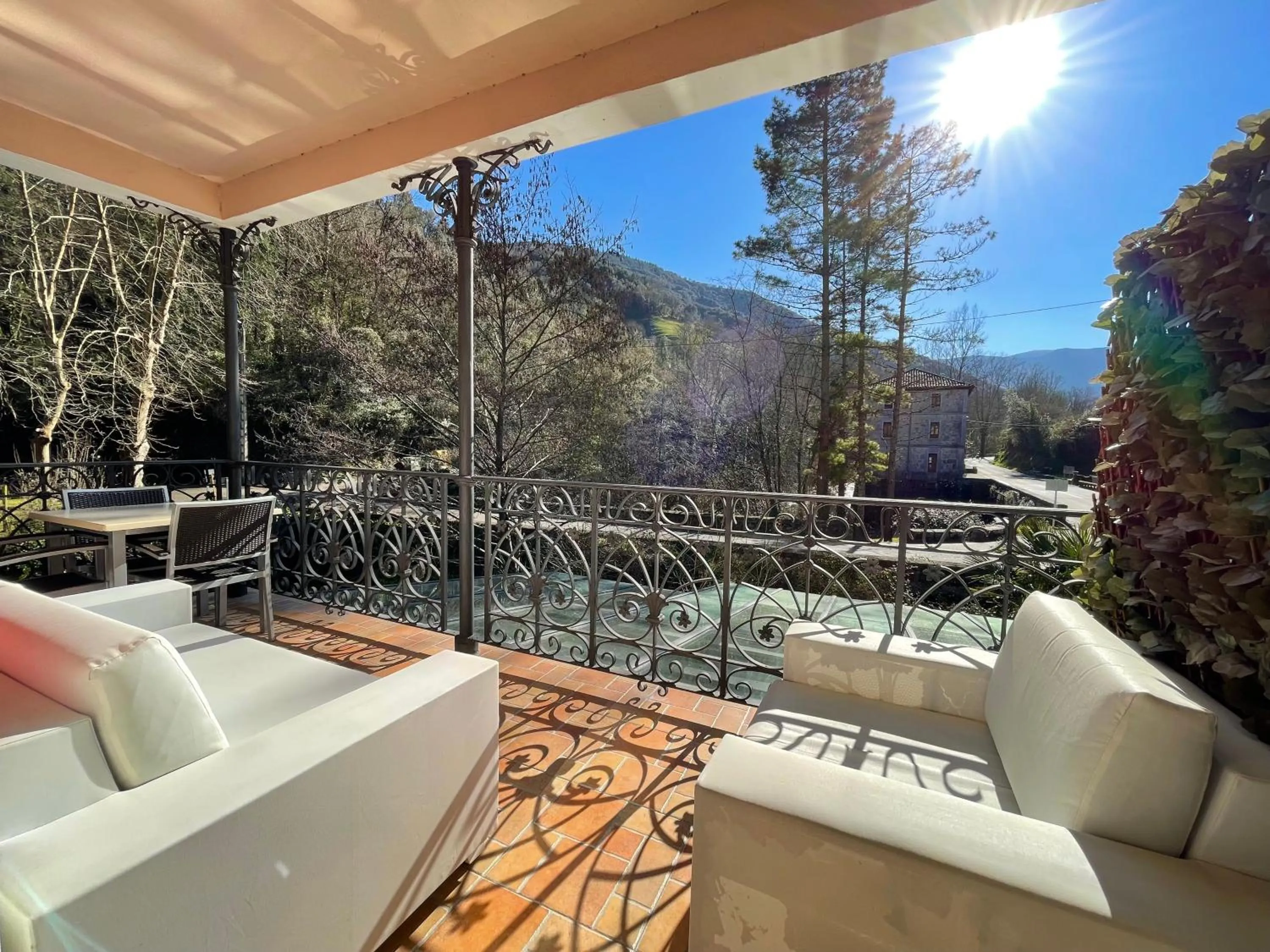 Akla La Casa Del Puente