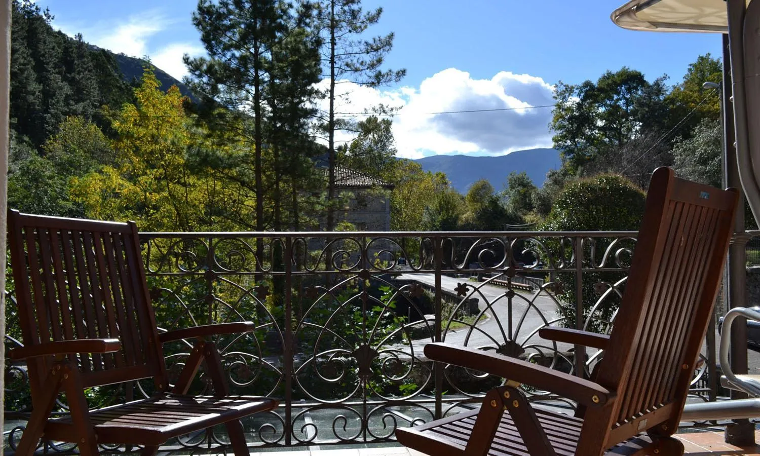 Day in Akla La Casa Del Puente